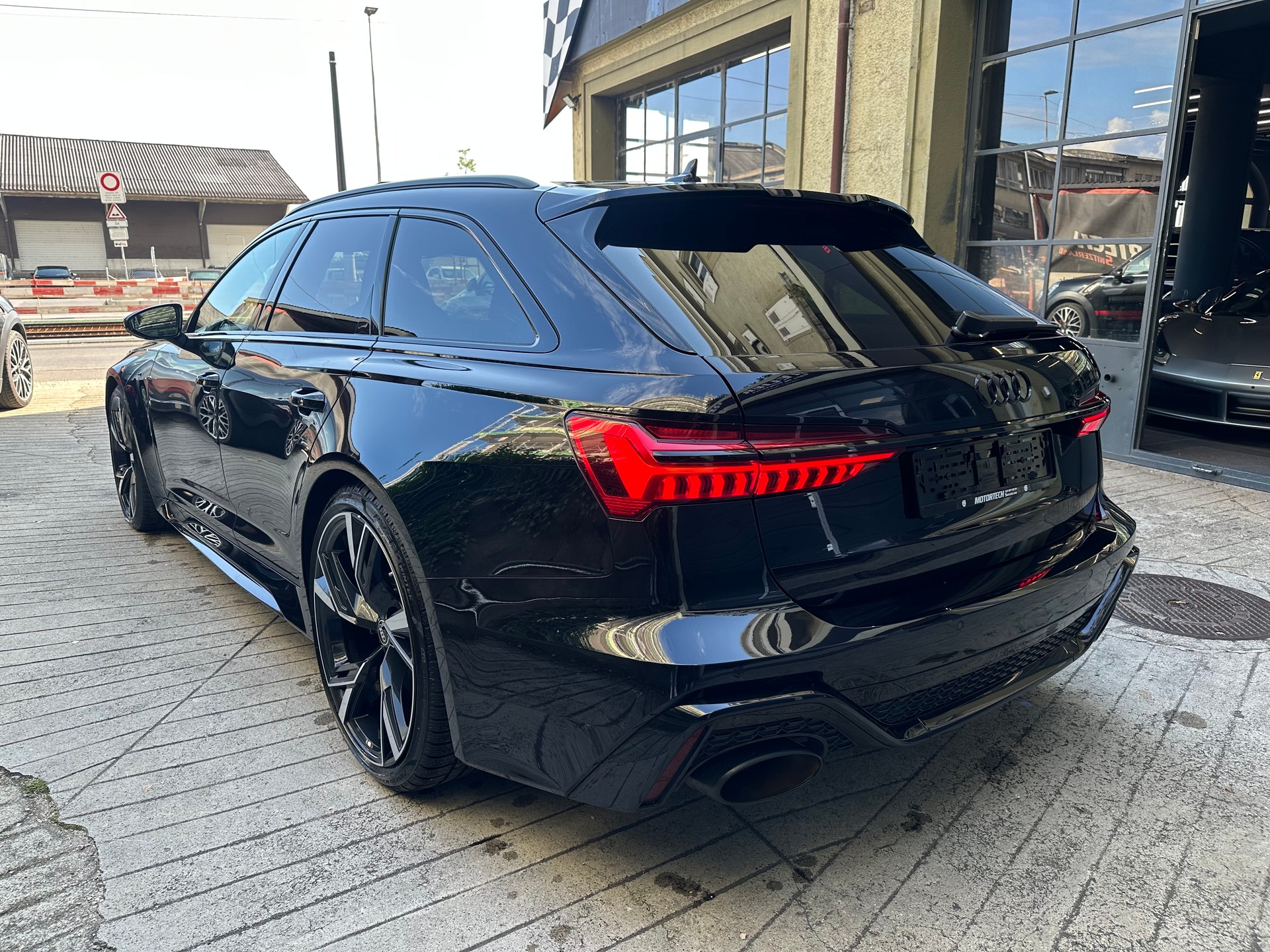 AUDI RS6 Avant 4.0 TFSI V8 quattro-image-1