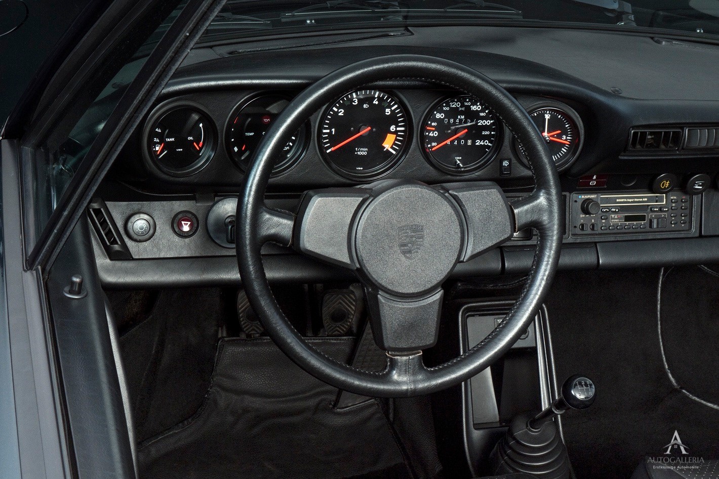 PORSCHE 911 SC Cabrio-image-9