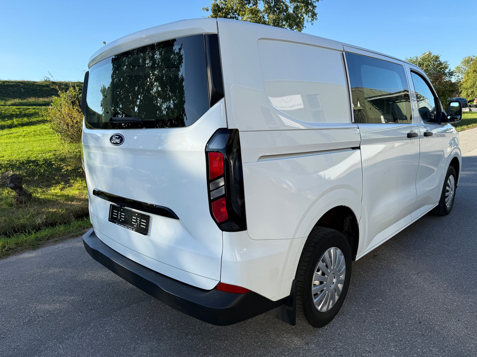 FORD Transit Custom Van 300 L1H1 Trend-image-4