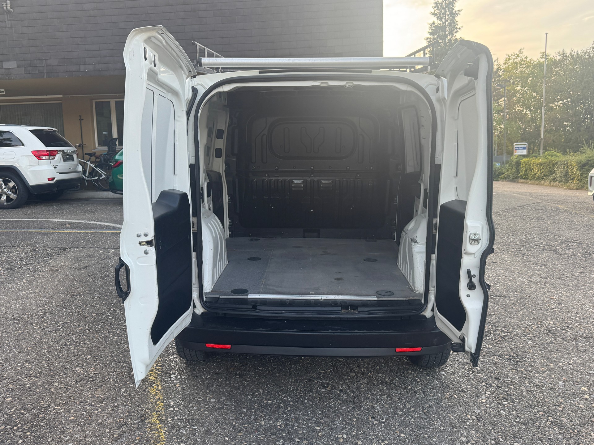 FIAT Doblò 1.4 16V Cargo Van of the Year-image-6