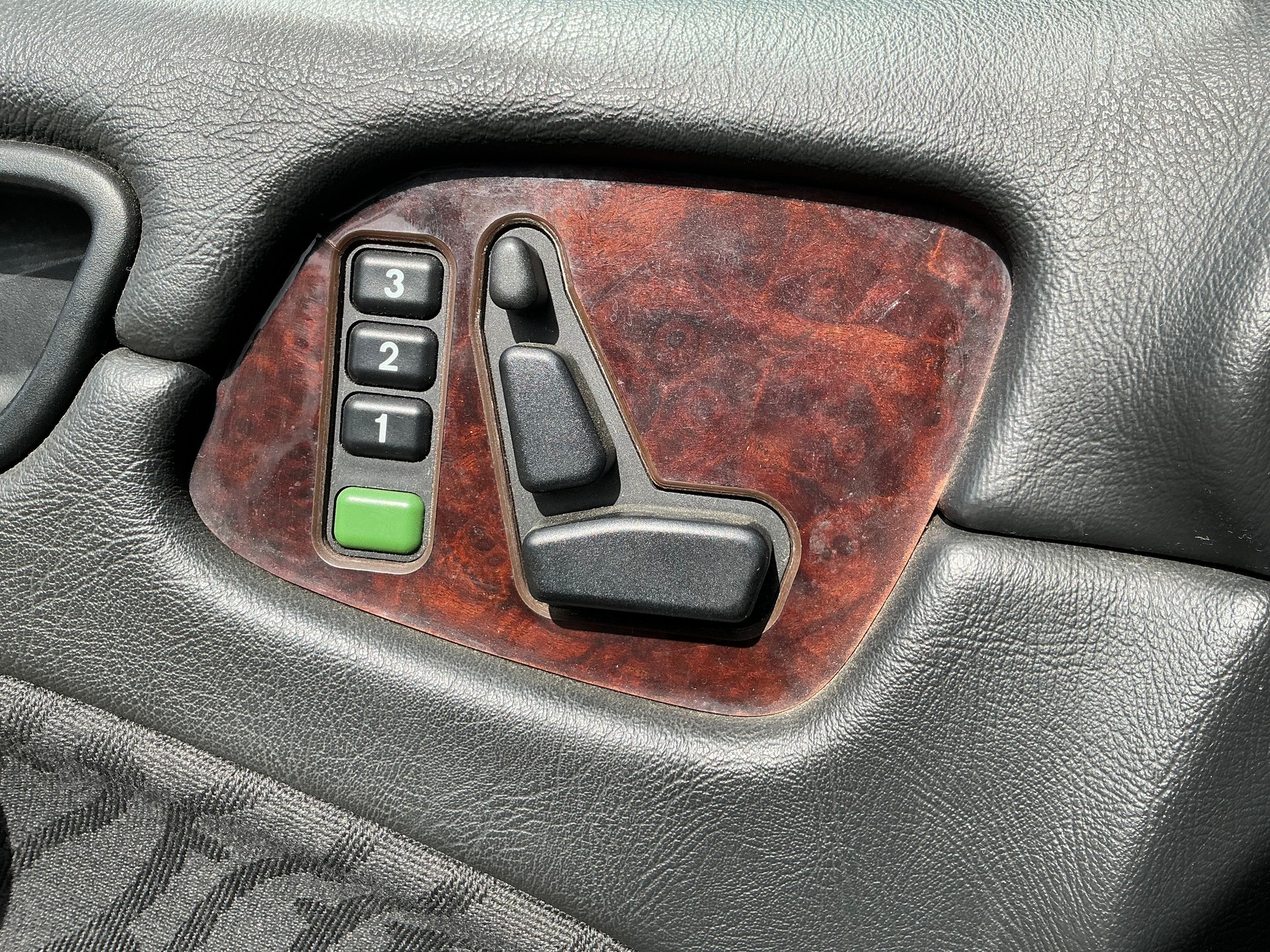 MERCEDES-BENZ CLK 200-image-8