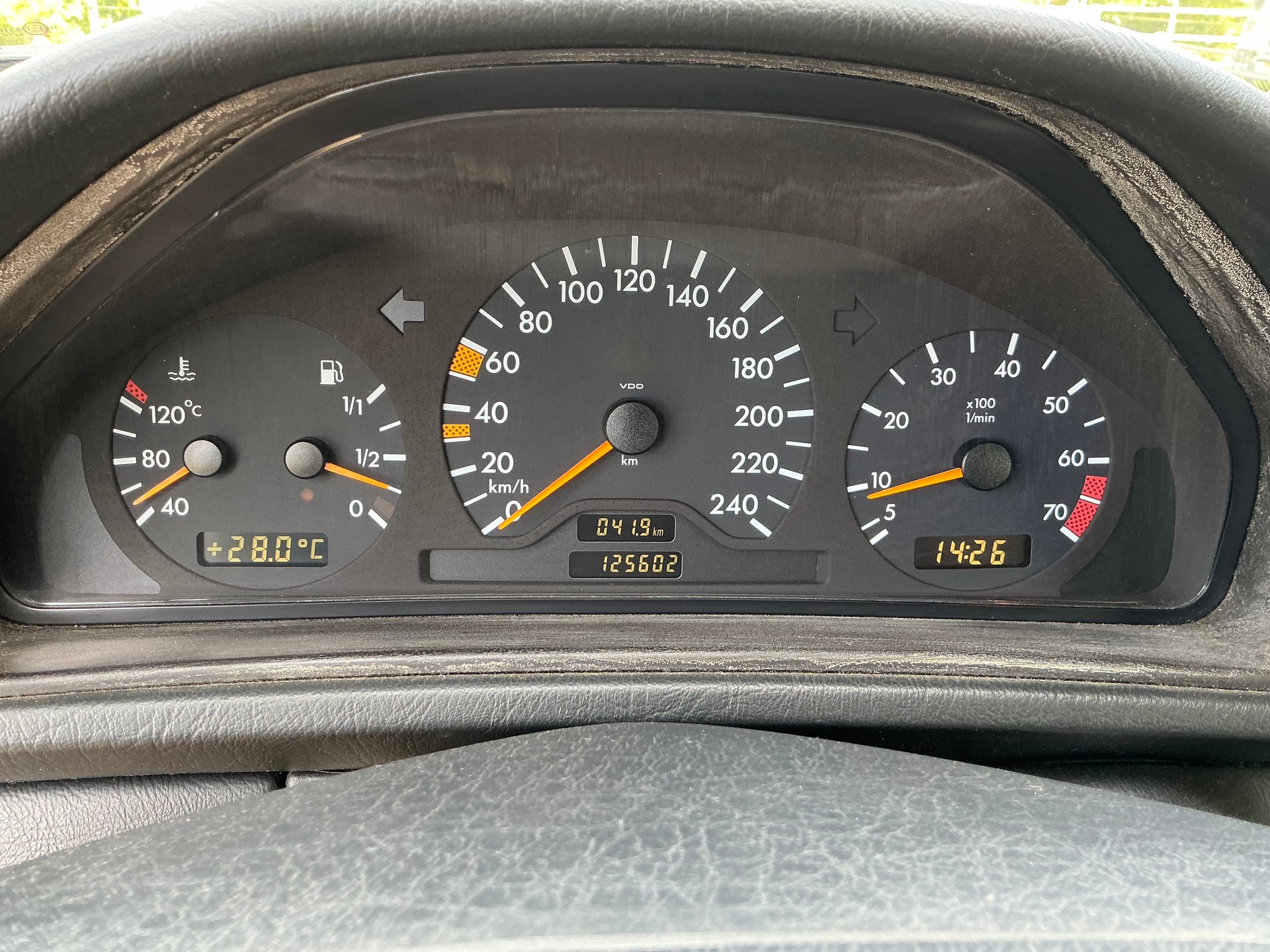 MERCEDES-BENZ CLK 200-image-11