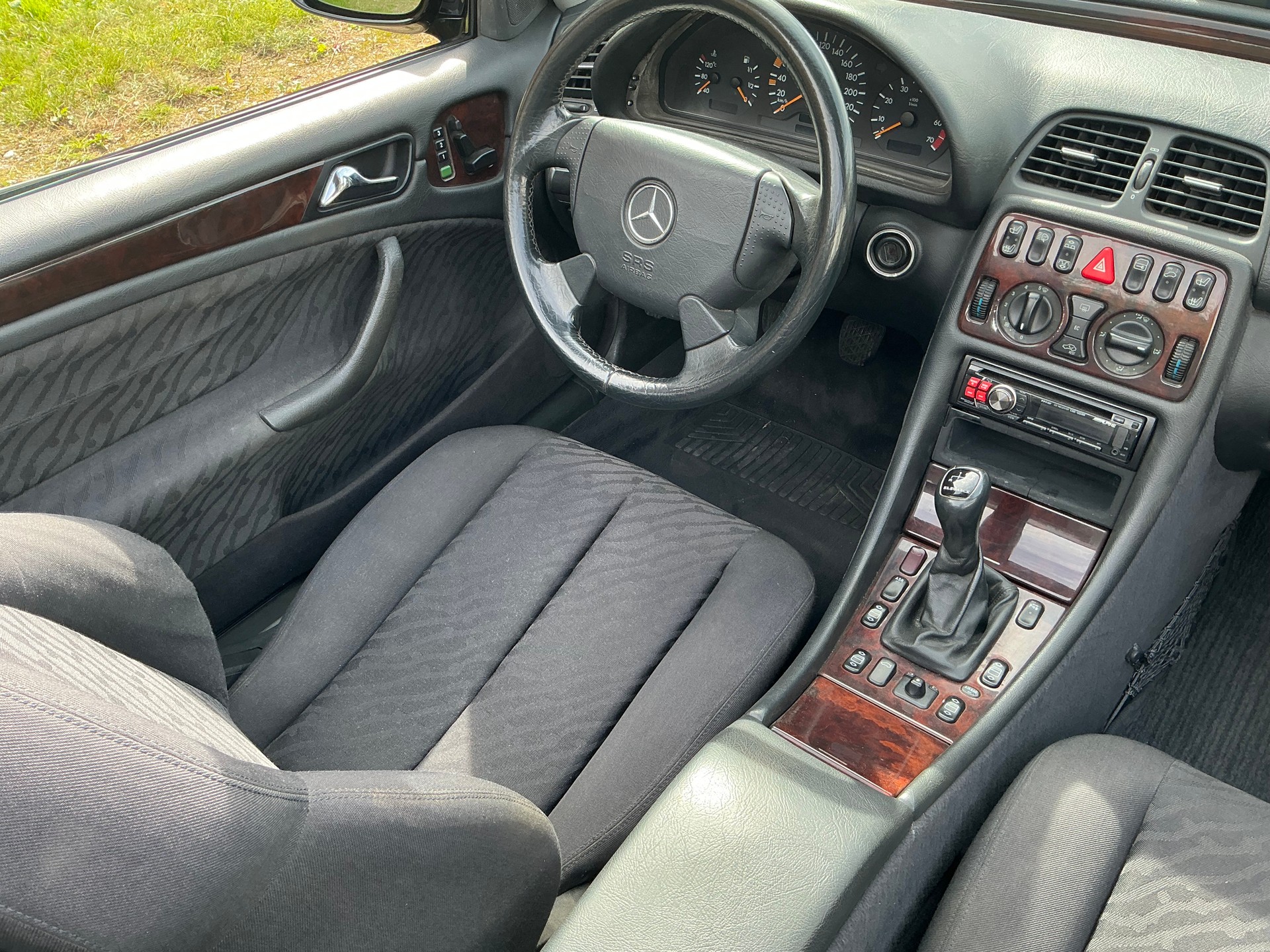 MERCEDES-BENZ CLK 200-image-3