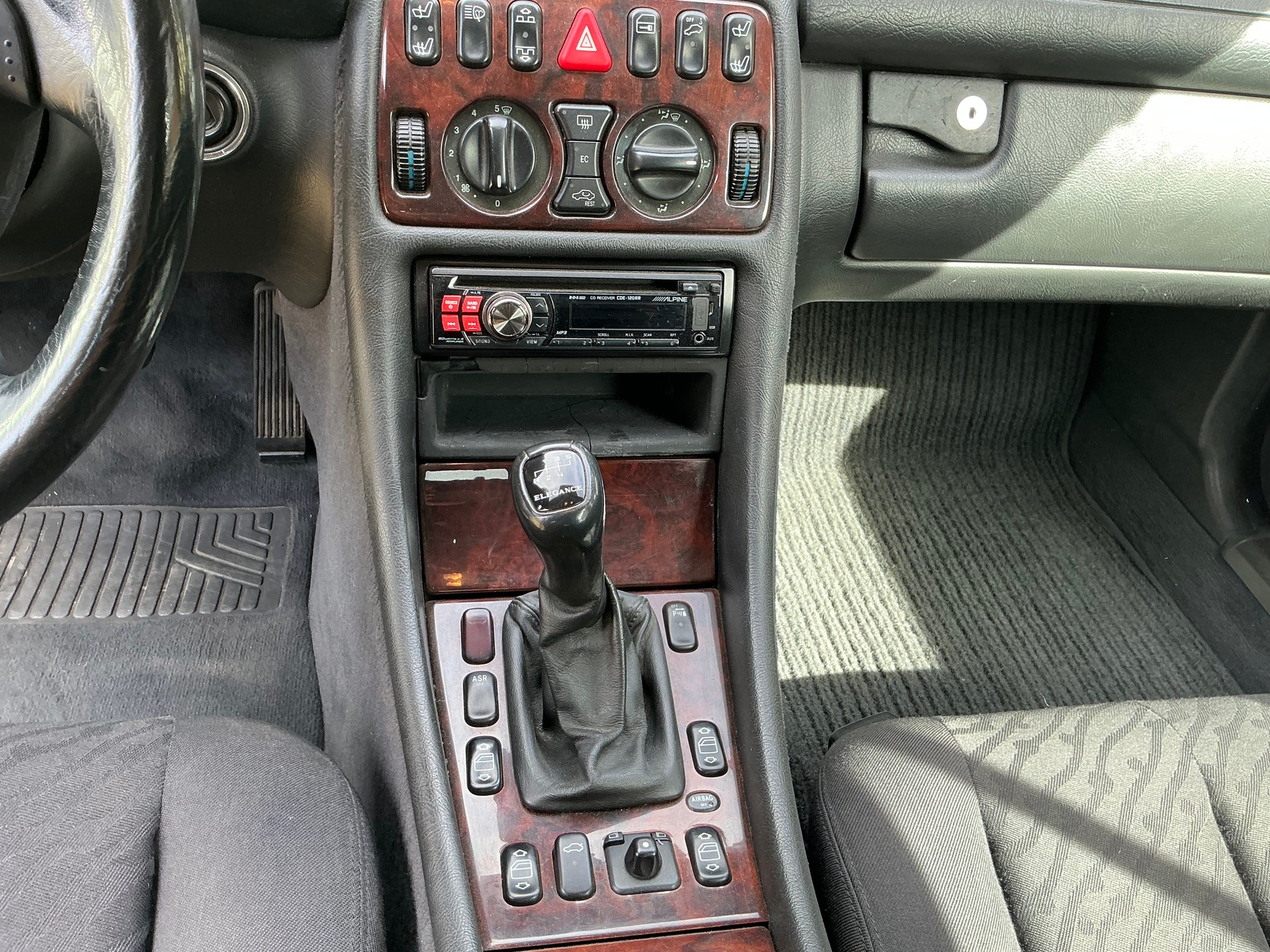 MERCEDES-BENZ CLK 200-image-7