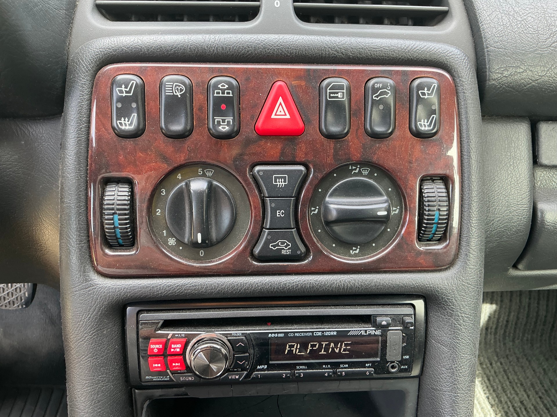 MERCEDES-BENZ CLK 200-image-6
