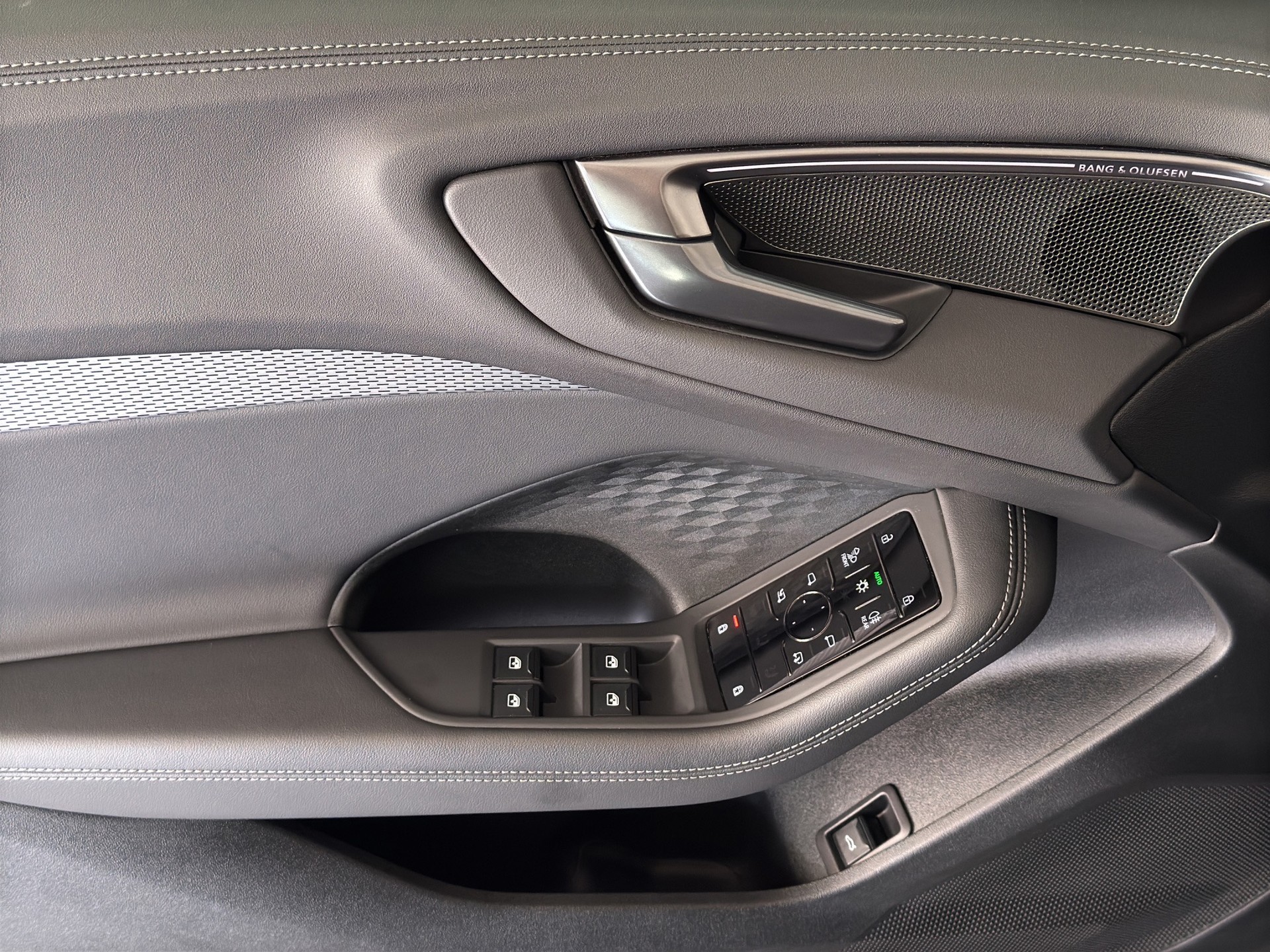 AUDI A5 Limousine TDI S Line S tronic "Pano-Leder-Matrix-Head-Up-Beifahrer Display"-image-9