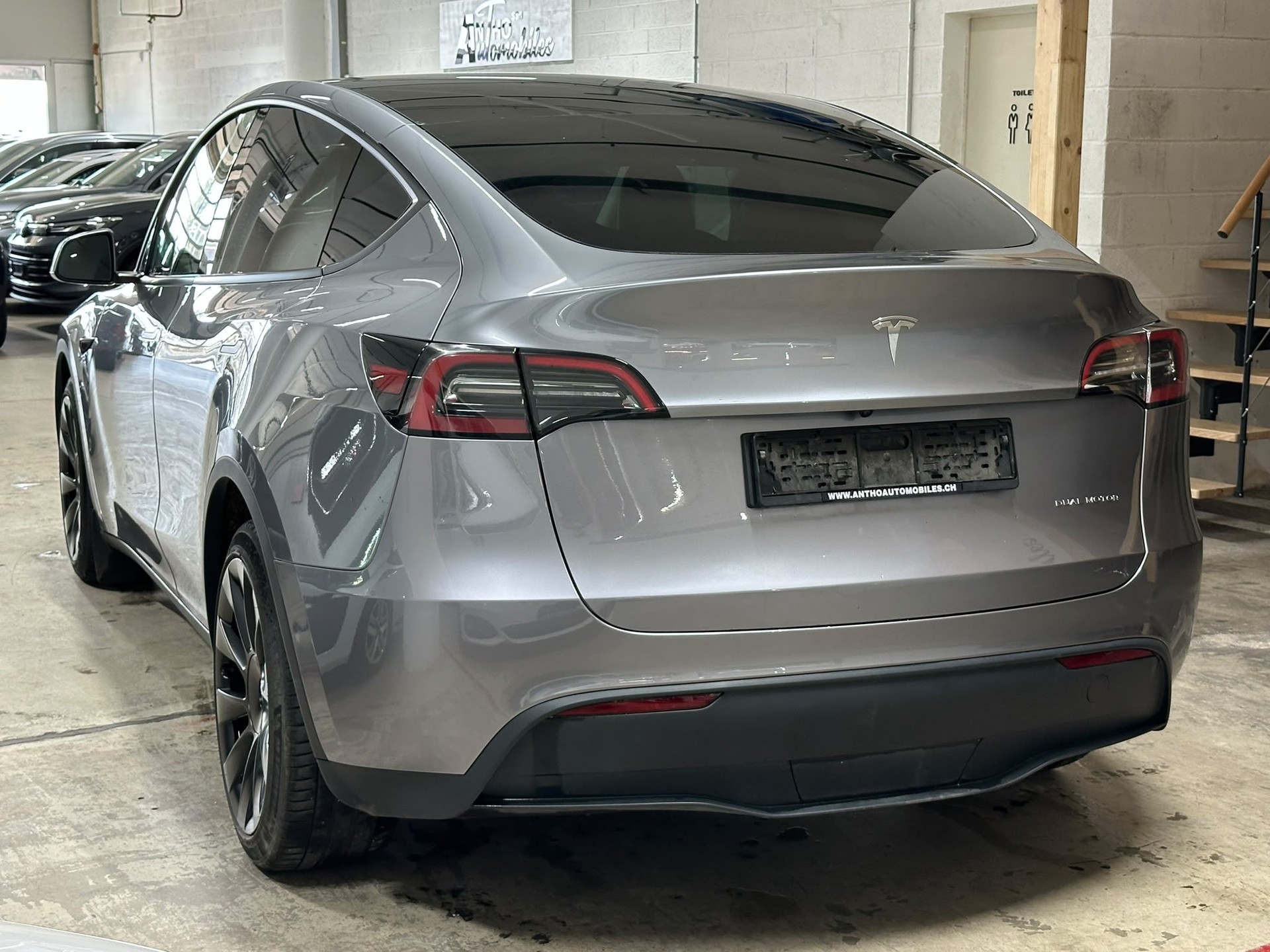 TESLA Model Y Long Range-image-5