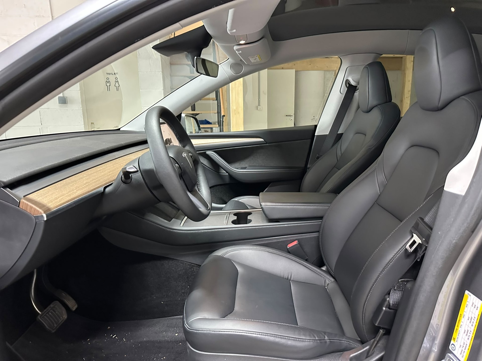 TESLA Model Y Long Range-image-9