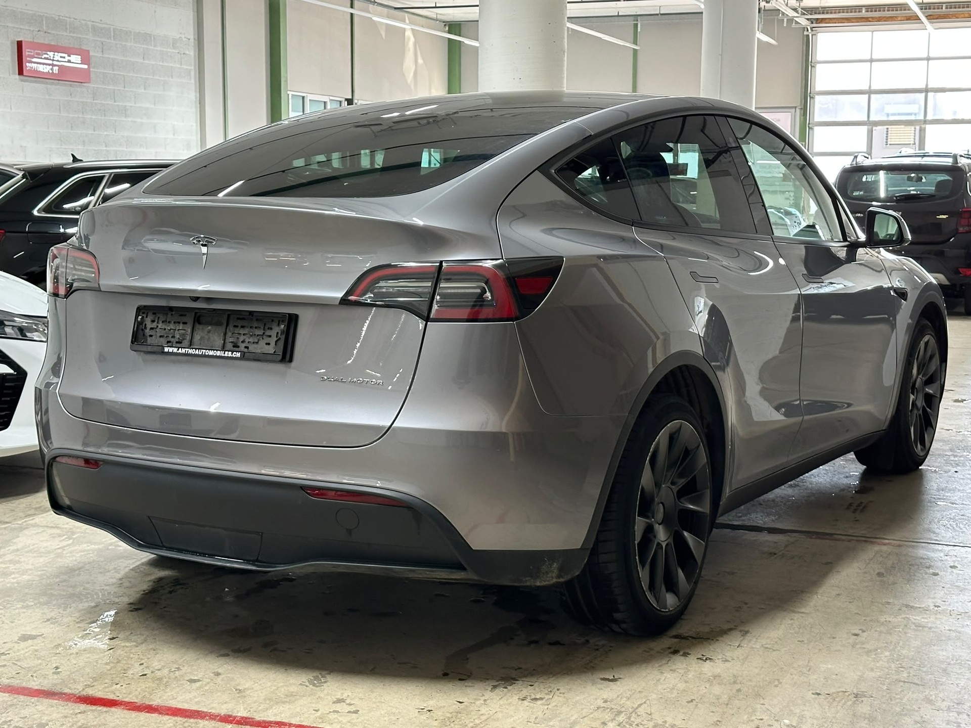 TESLA Model Y Long Range-image-3