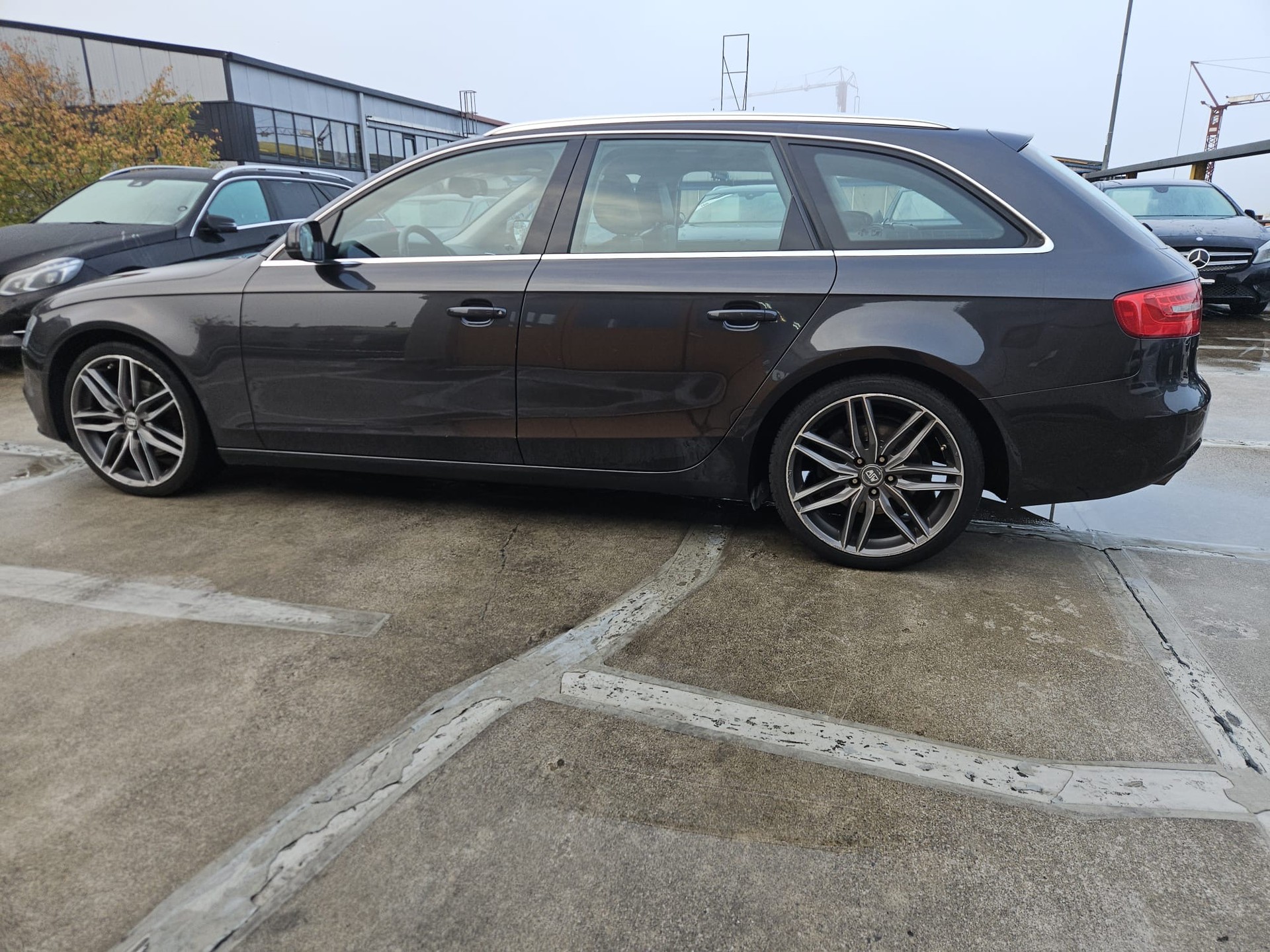 AUDI A4 Avant 2.0 TDI-image-1