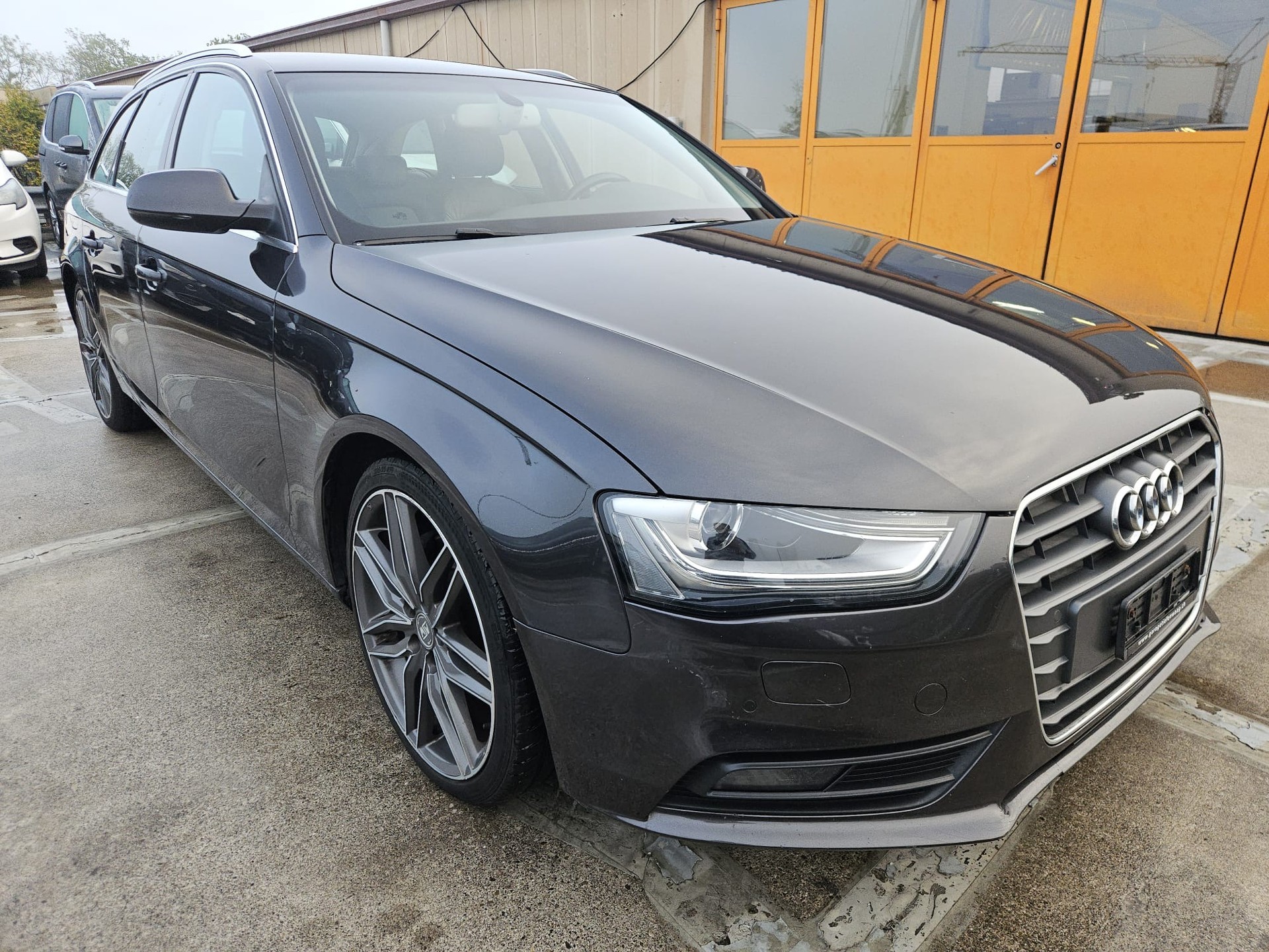 AUDI A4 Avant 2.0 TDI-image-5