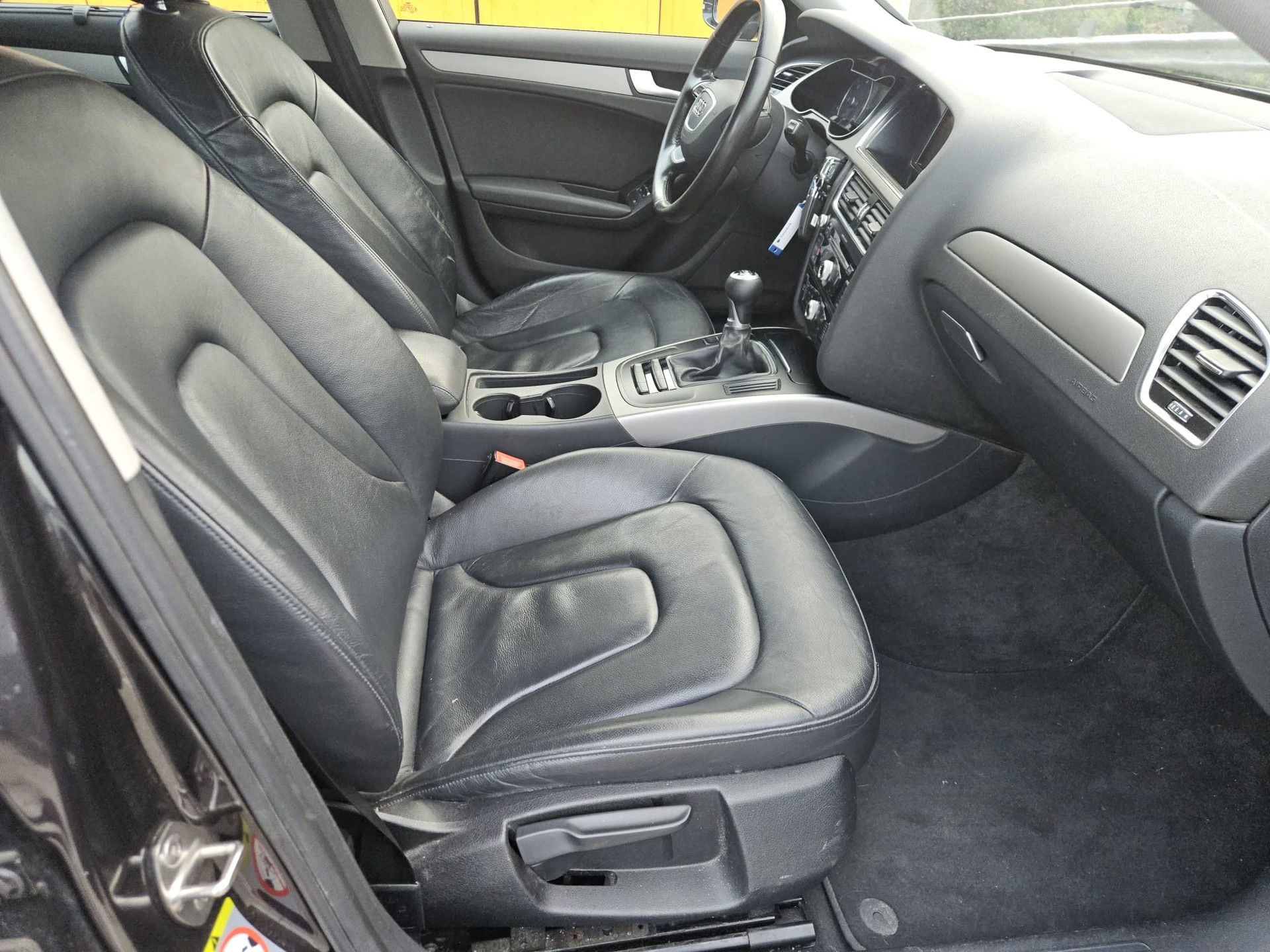 AUDI A4 Avant 2.0 TDI-image-6
