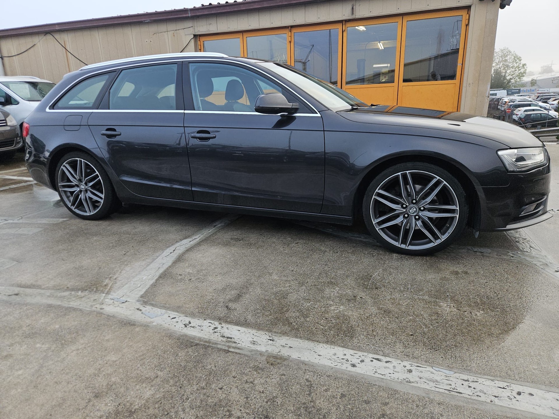 AUDI A4 Avant 2.0 TDI-image-4