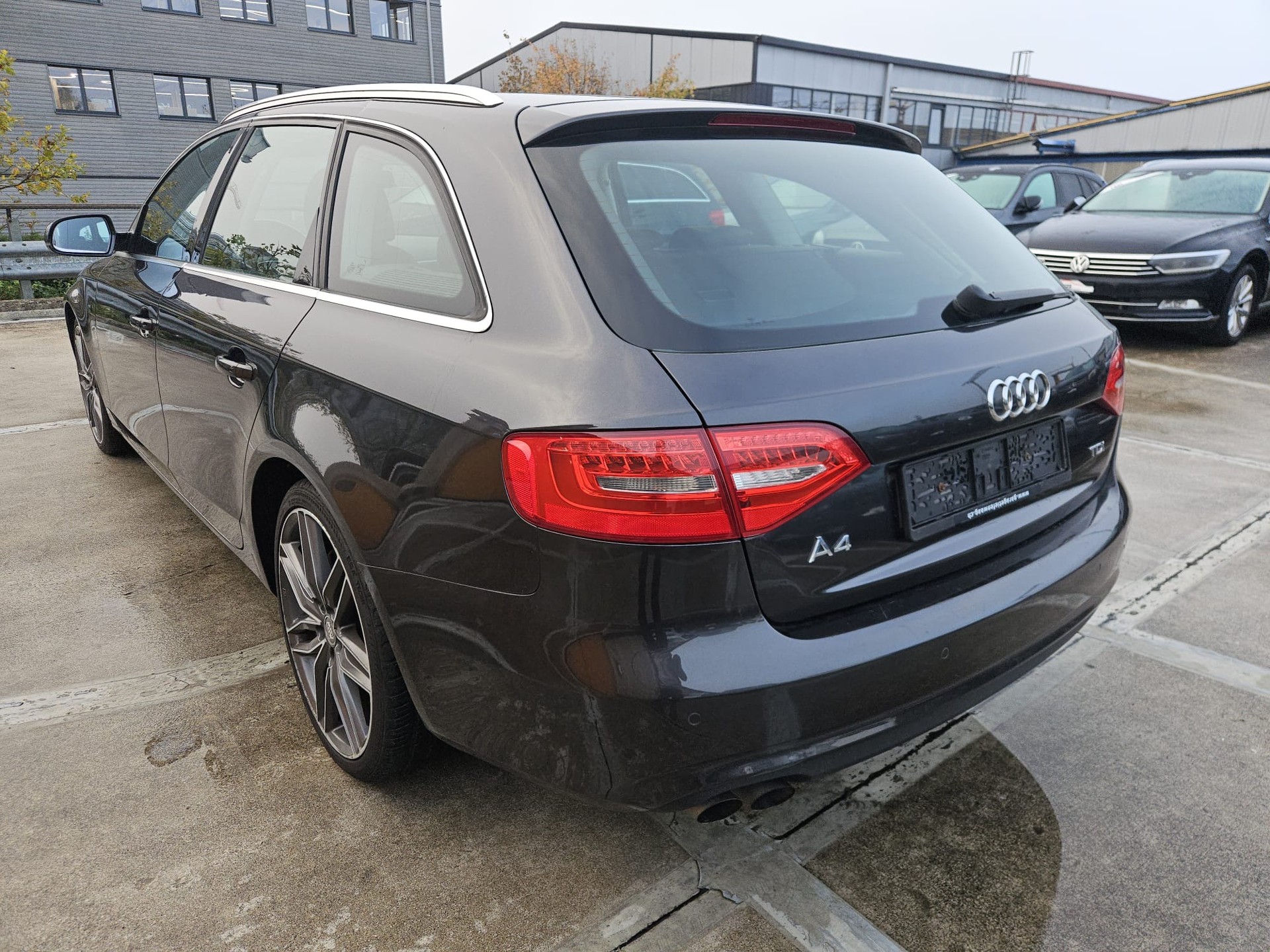 AUDI A4 Avant 2.0 TDI-image-2