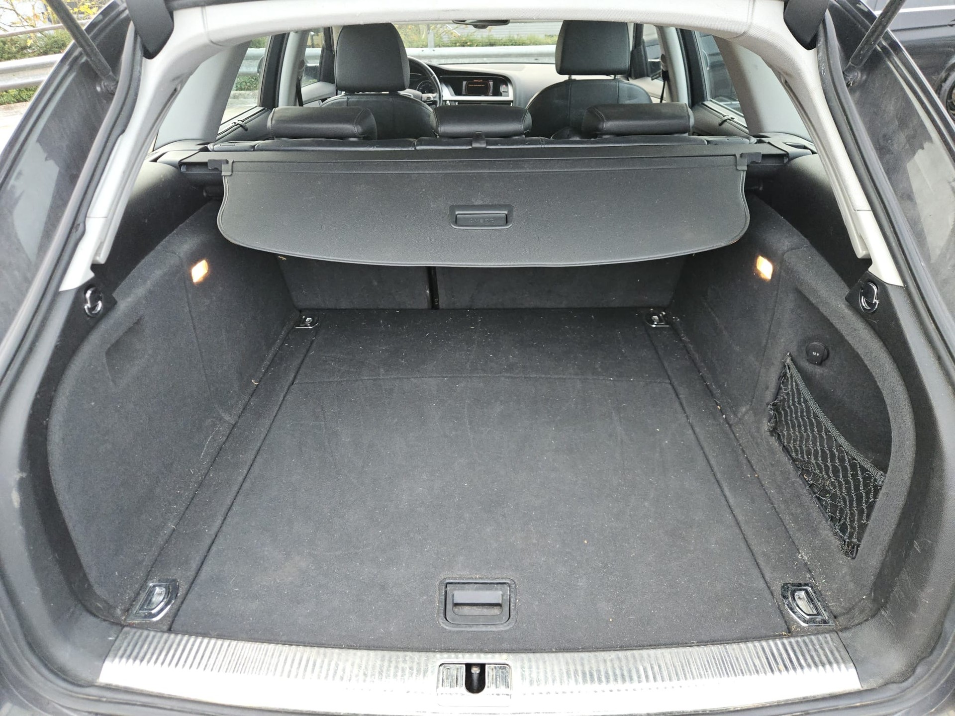 AUDI A4 Avant 2.0 TDI-image-10