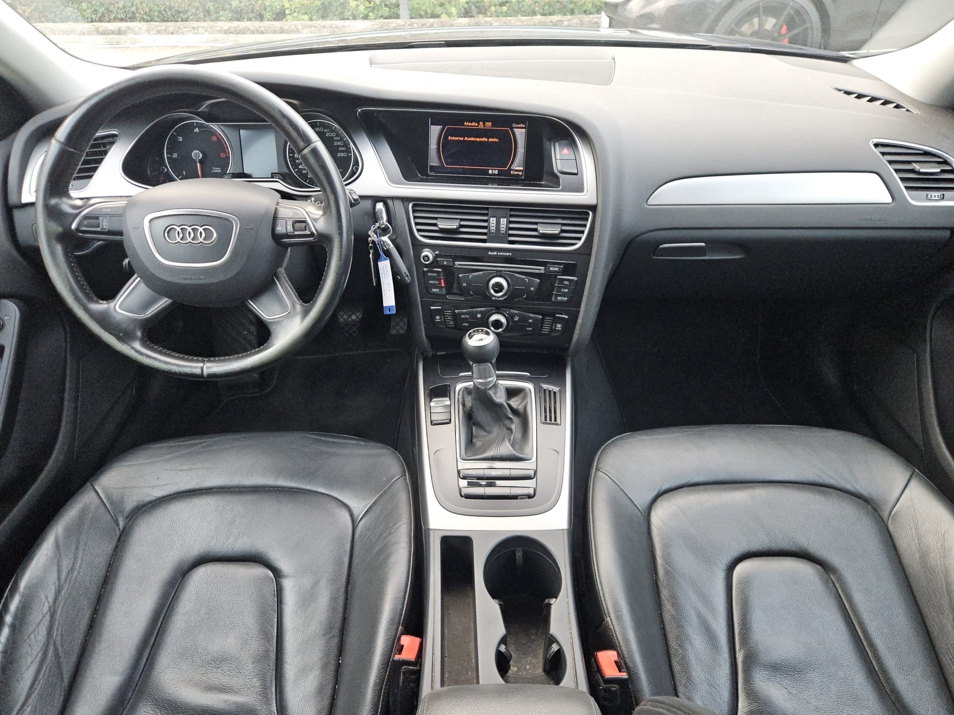 AUDI A4 Avant 2.0 TDI-image-8
