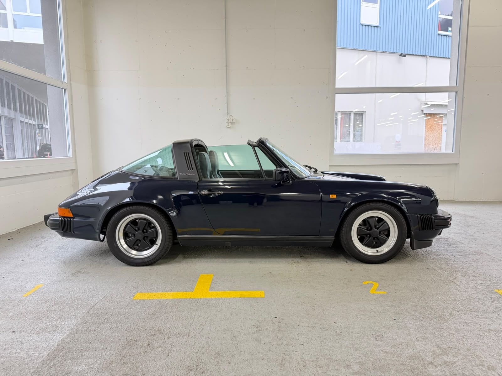 PORSCHE 911 Carrera Targa-image-2