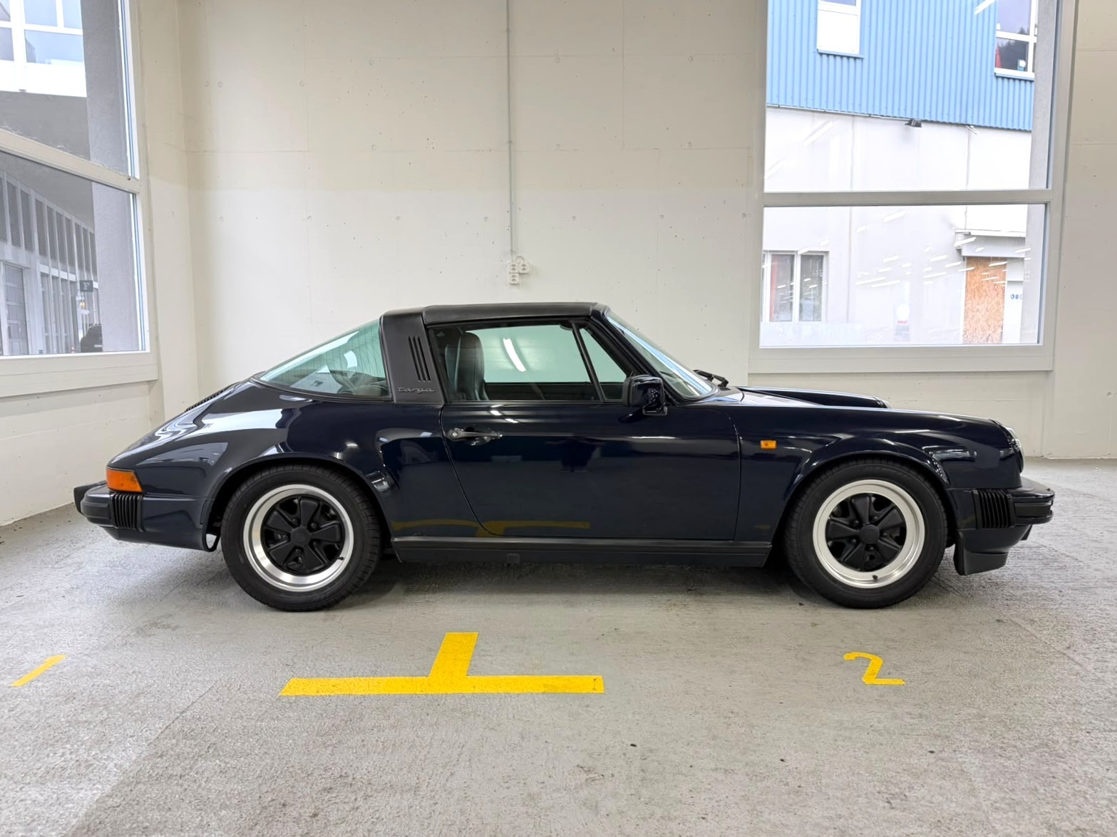 PORSCHE 911 Carrera Targa-image-9