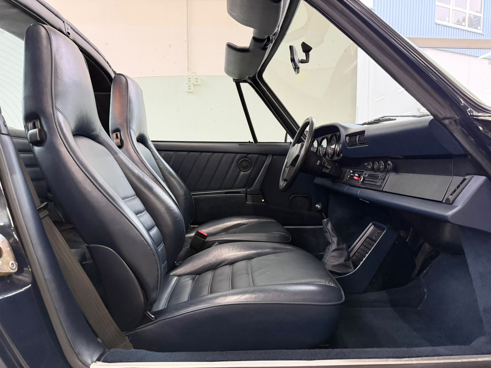 PORSCHE 911 Carrera Targa-image-6