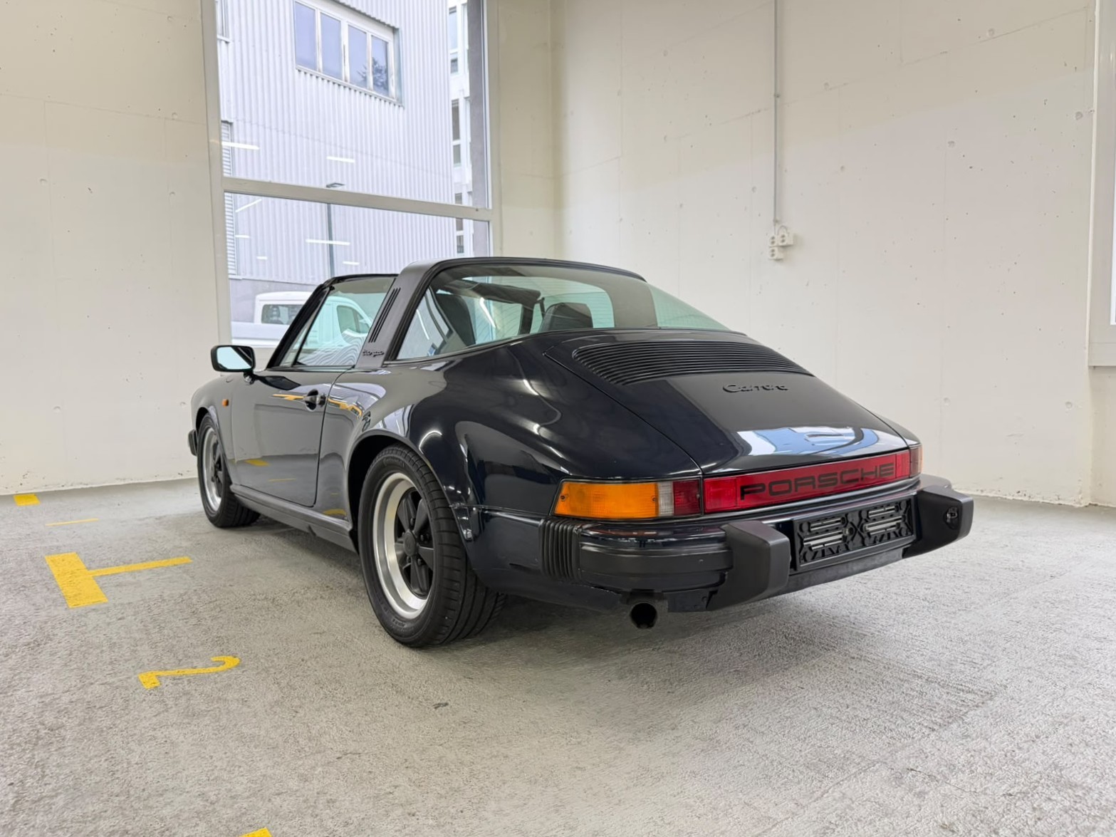 PORSCHE 911 Carrera Targa-image-3