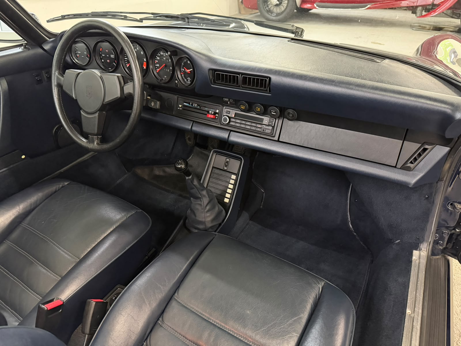 PORSCHE 911 Carrera Targa-image-5