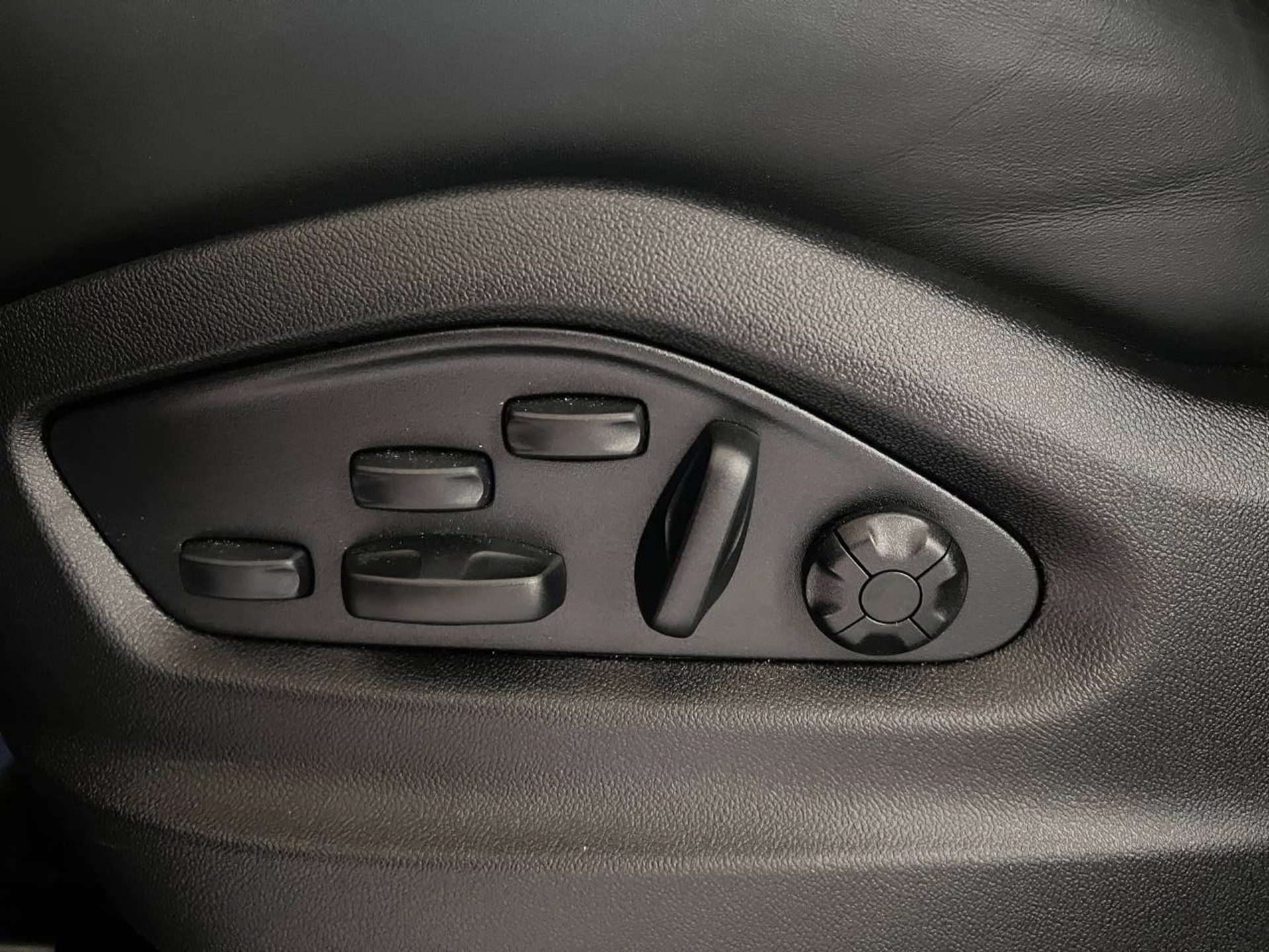 PORSCHE Cayenne S E-Hybrid Coupé-image-21