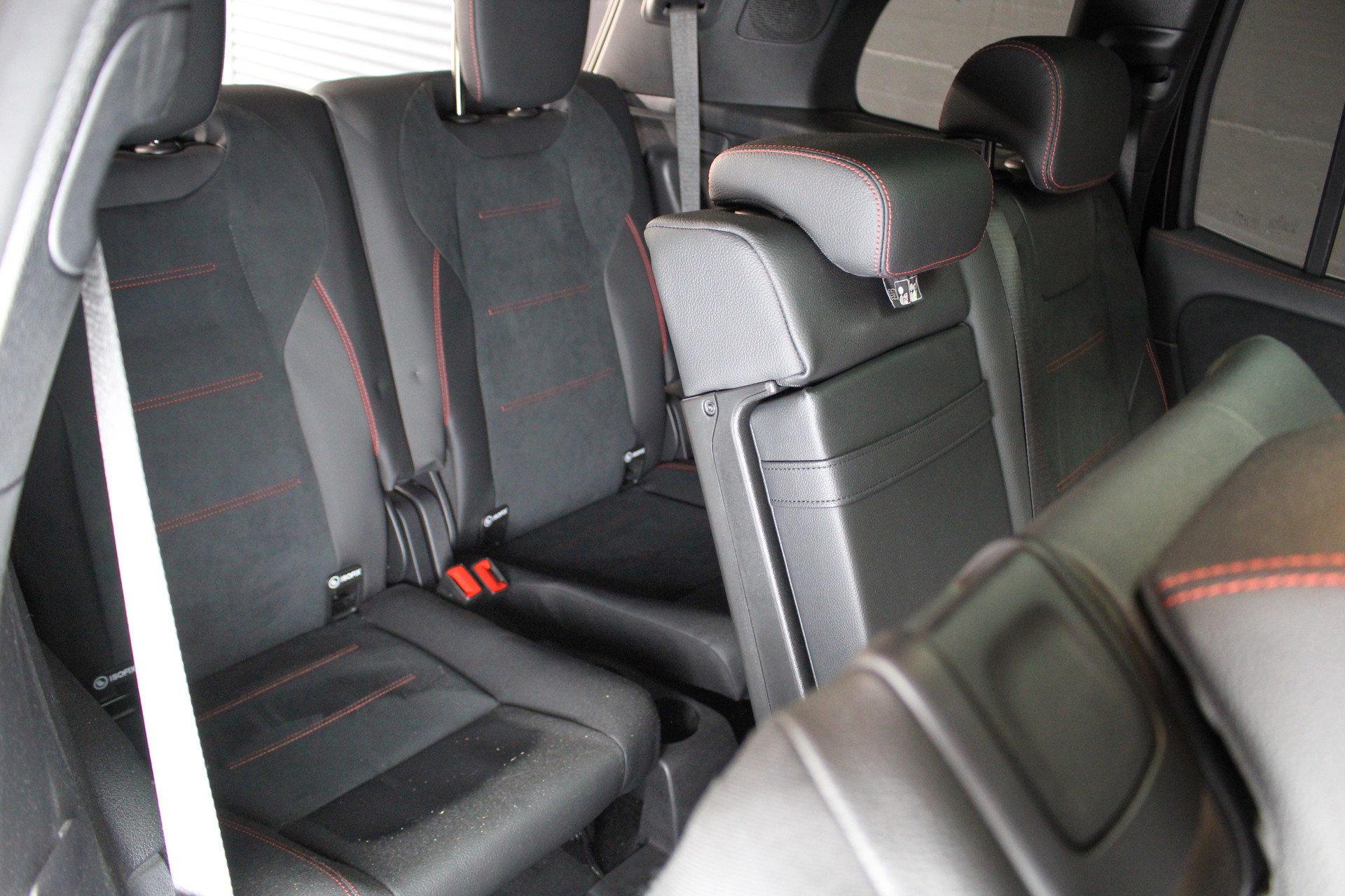 MERCEDES-BENZ GLB 250 4Matic AMG Line 8G-Tronic-image-12