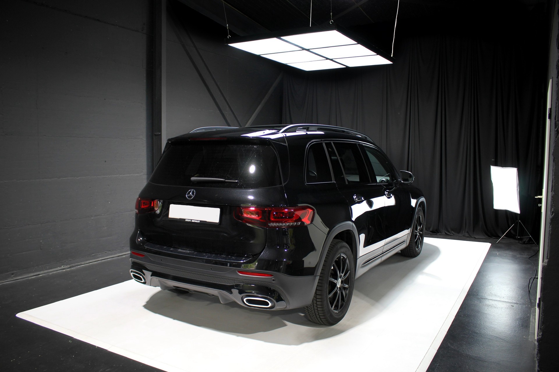 MERCEDES-BENZ GLB 250 4Matic AMG Line 8G-Tronic-image-5
