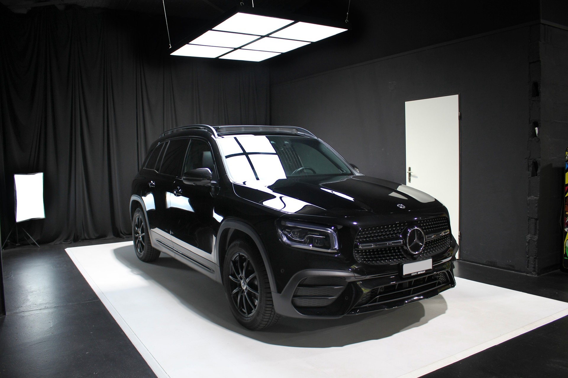 MERCEDES-BENZ GLB 250 4Matic AMG Line 8G-Tronic-image-4