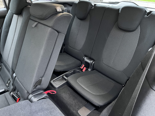 BMW 218d xDrive Gran Tourer-image-8