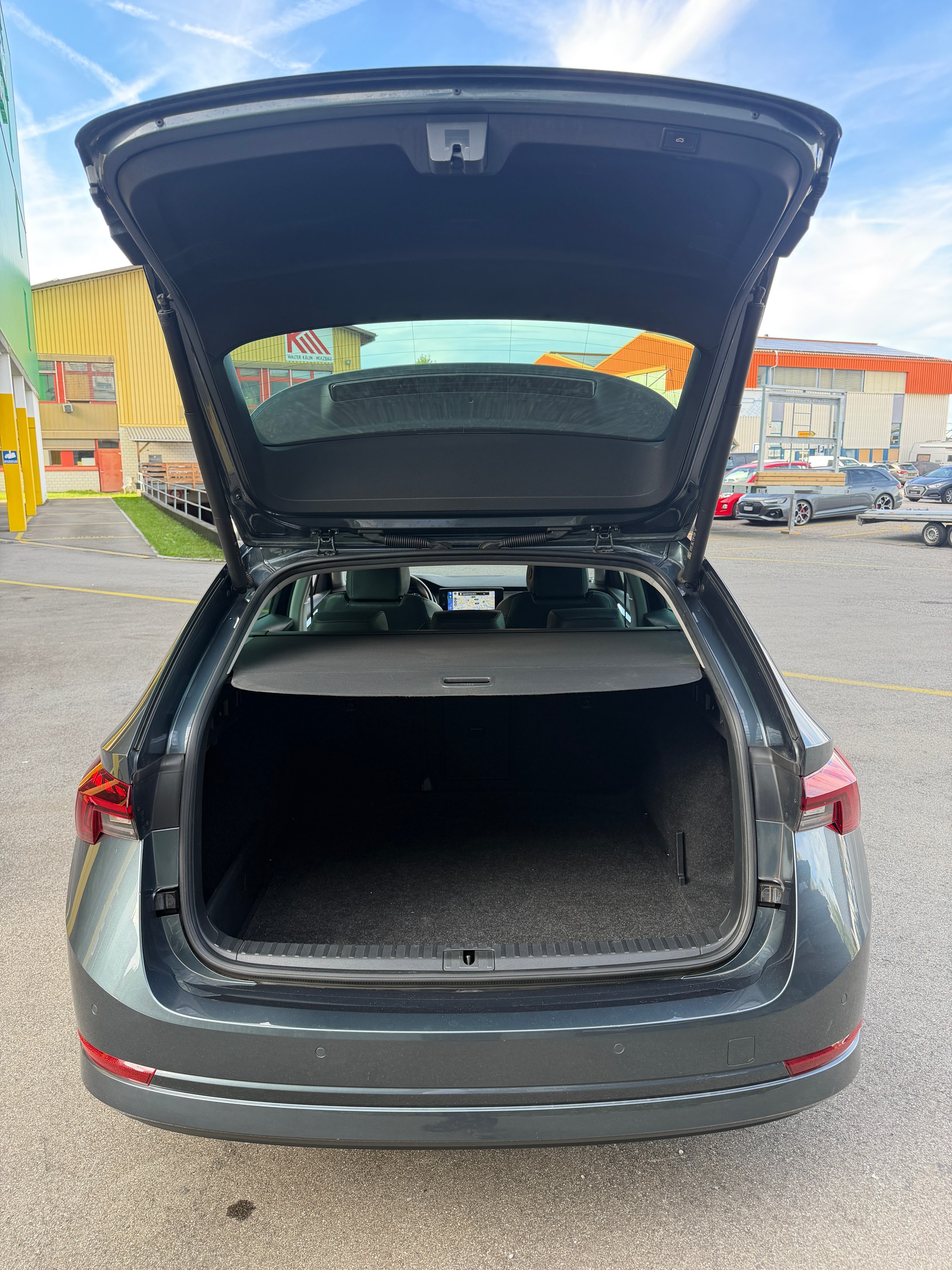 SKODA Octavia Combi 2.0 TDI Ambition-image-15