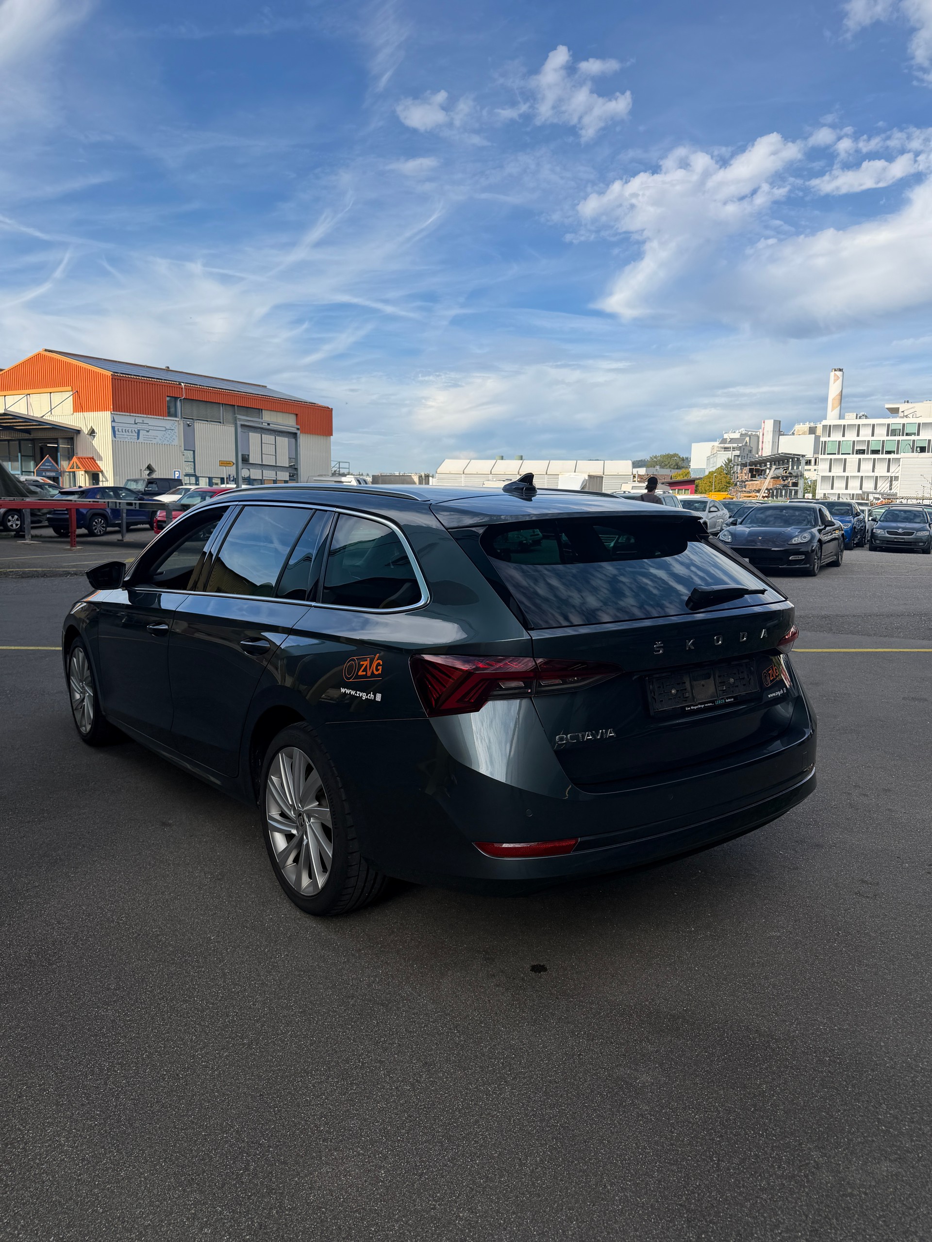 SKODA Octavia Combi 2.0 TDI Ambition-image-4