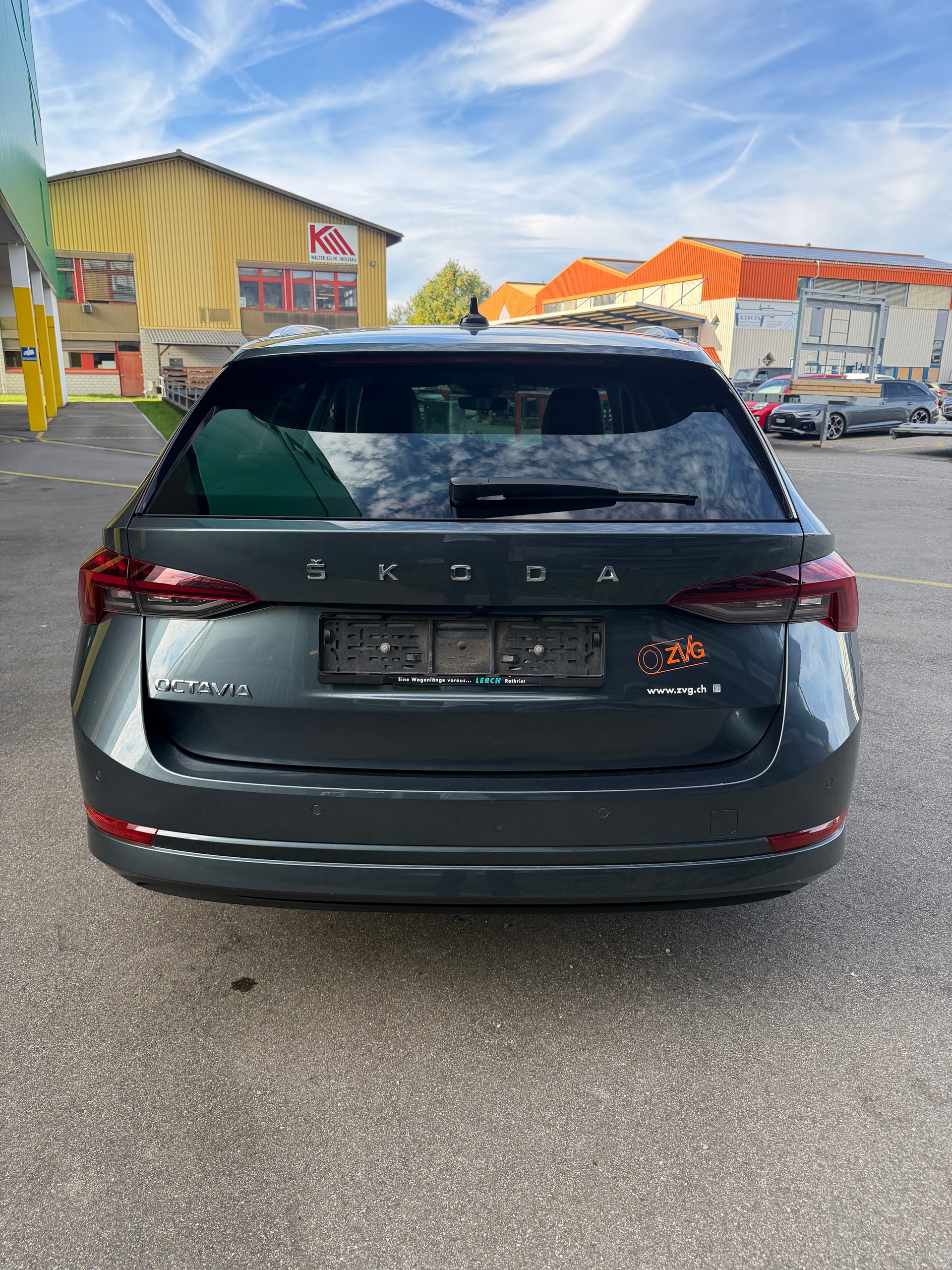 SKODA Octavia Combi 2.0 TDI Ambition-image-5