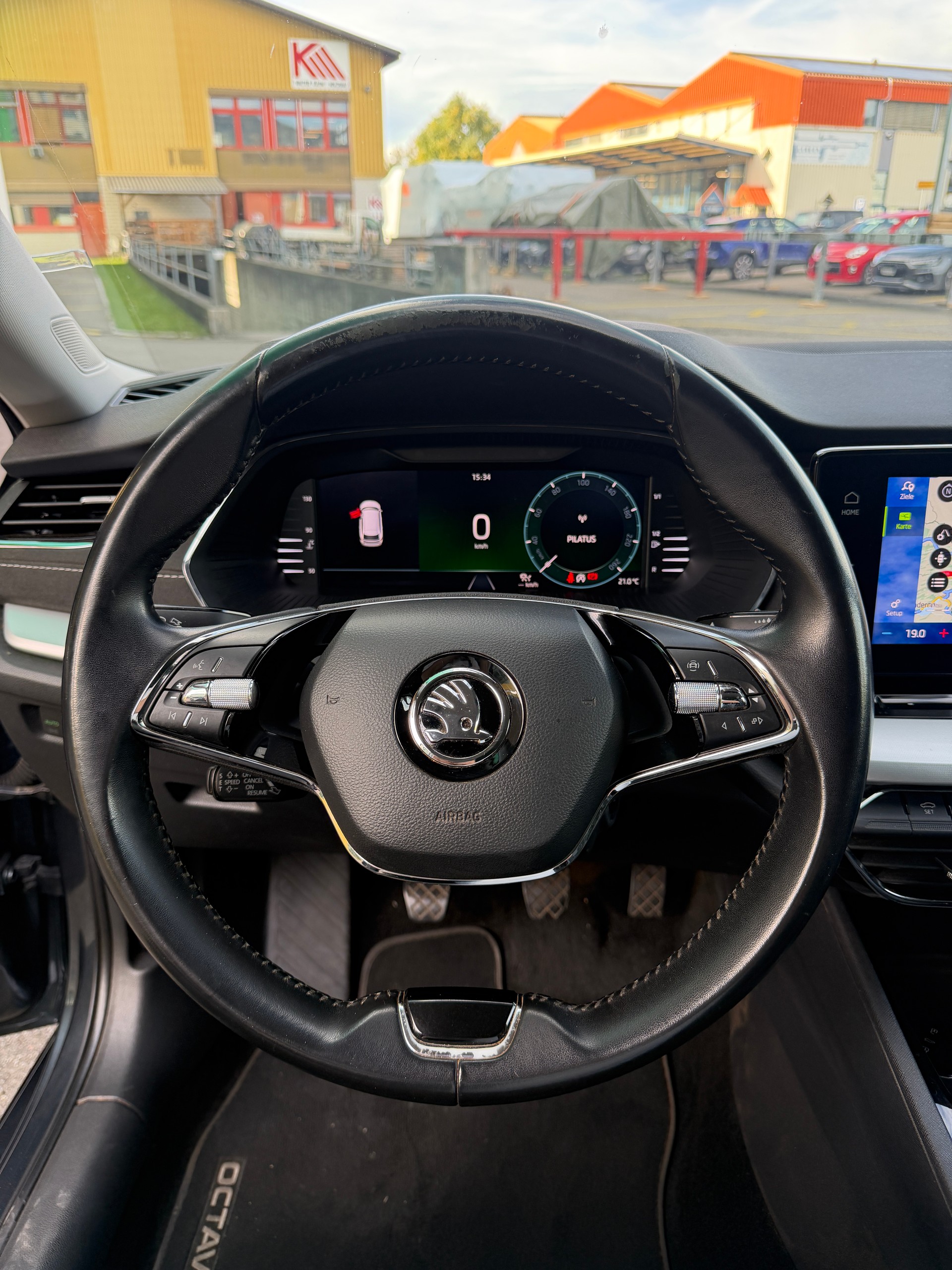SKODA Octavia Combi 2.0 TDI Ambition-image-12