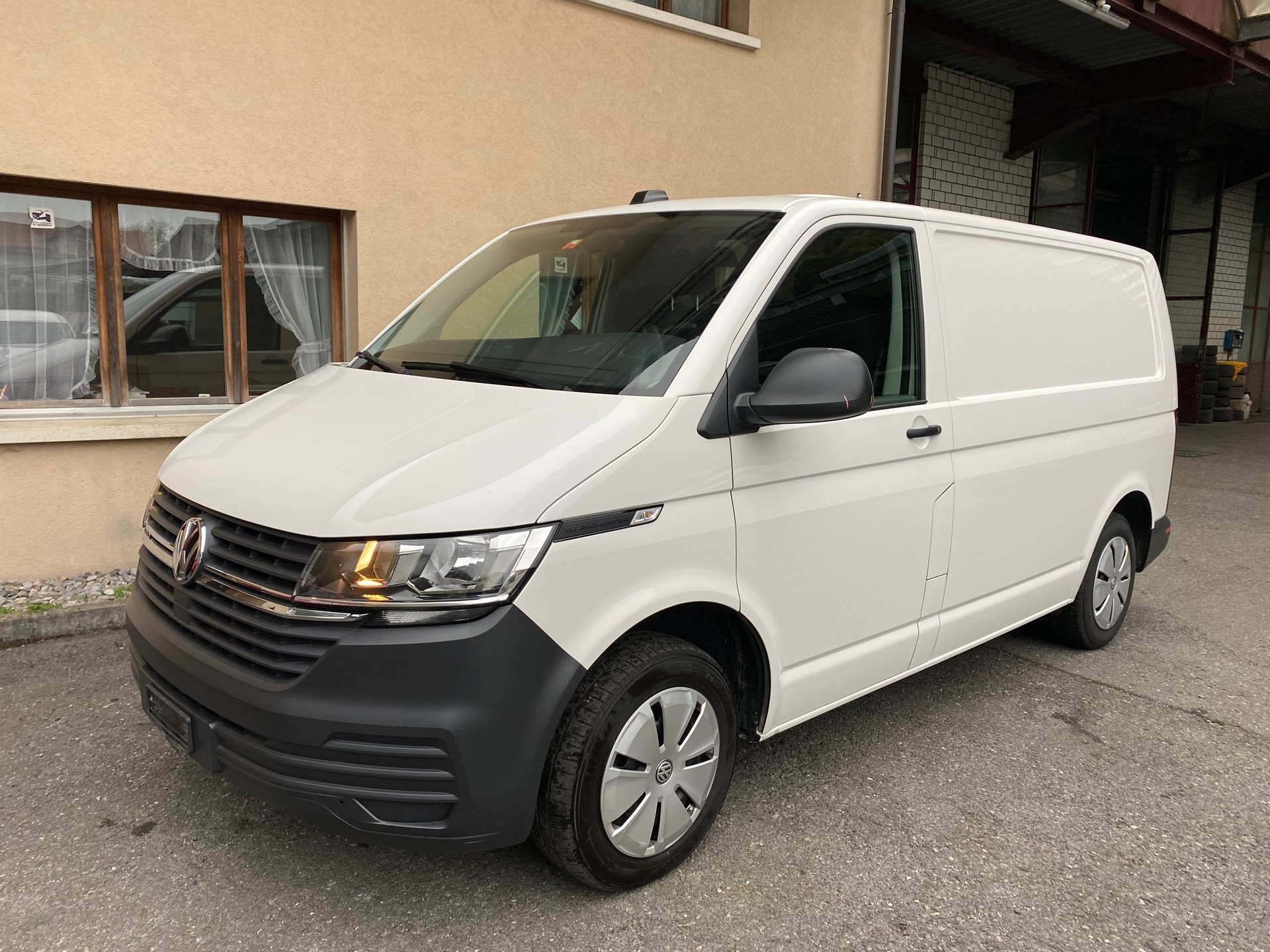 VW T6.1 2.0 TDI 4Motion DSG-image-8