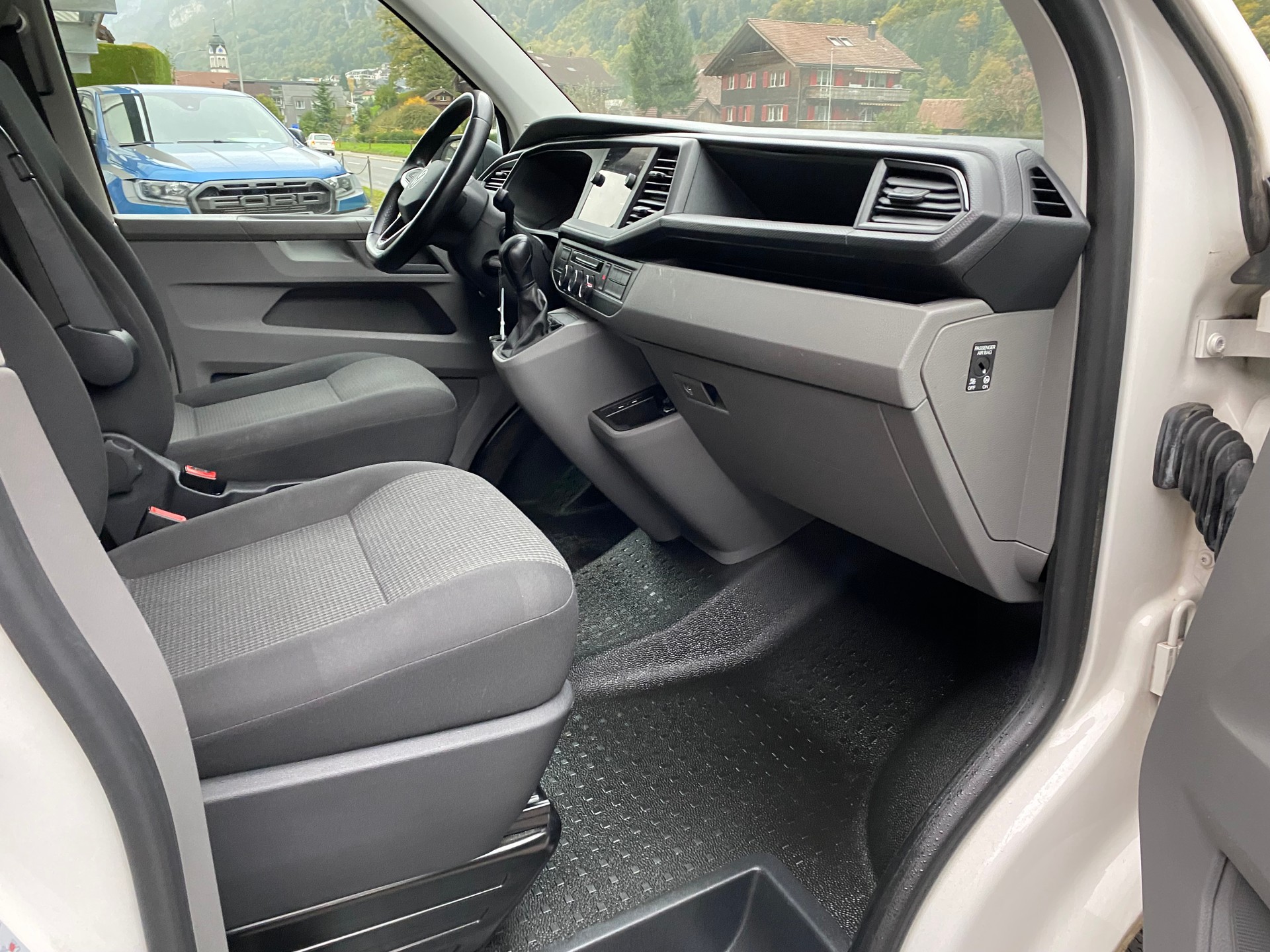VW T6.1 2.0 TDI 4Motion DSG-image-4