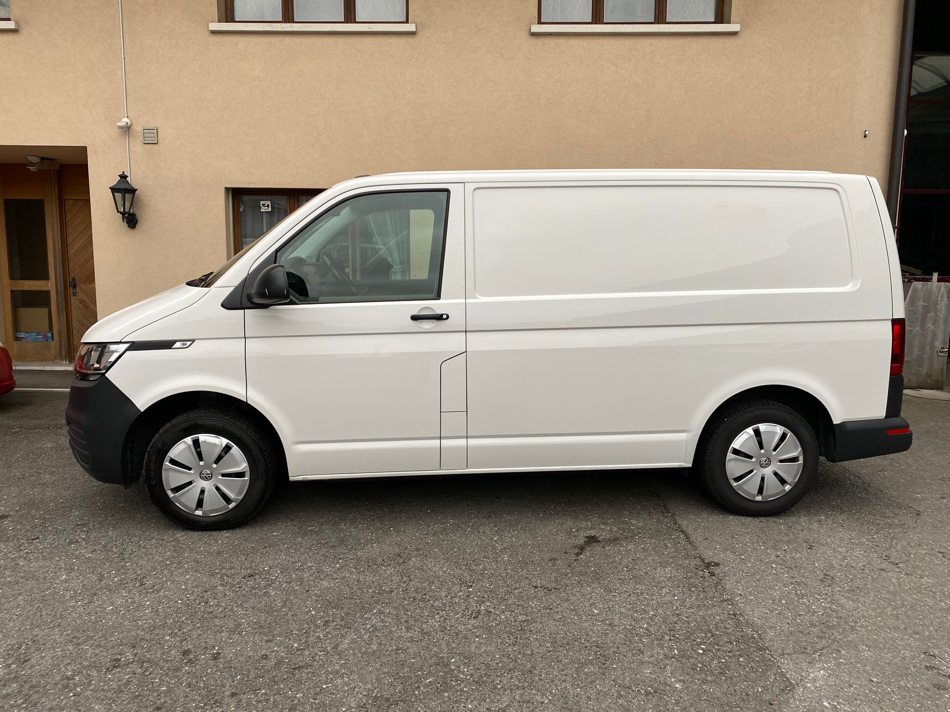 VW T6.1 2.0 TDI 4Motion DSG-image-7