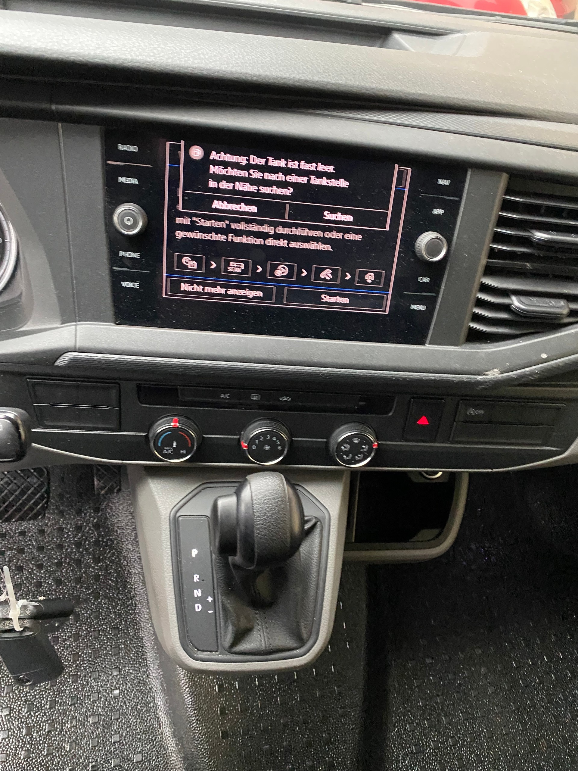 VW T6.1 2.0 TDI 4Motion DSG-image-3