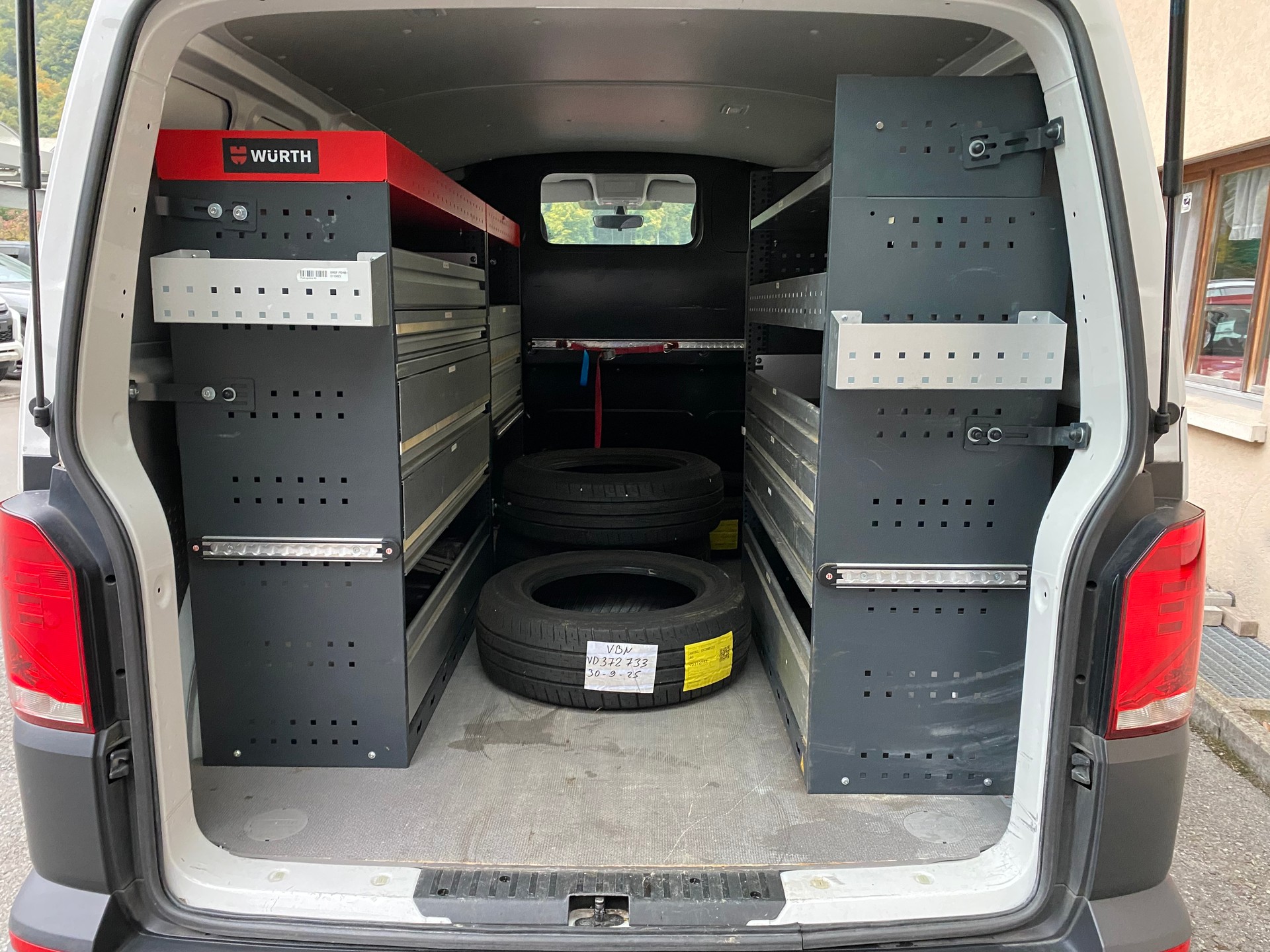 VW T6.1 2.0 TDI 4Motion DSG-image-5