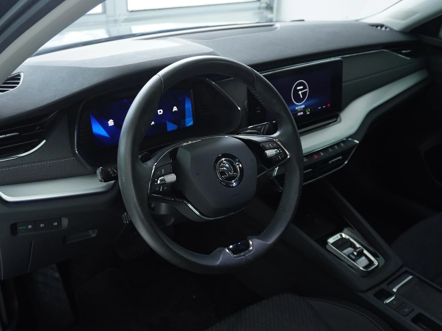 SKODA Octavia Combi 2.0 TDI DSG Style 4x4-image-2