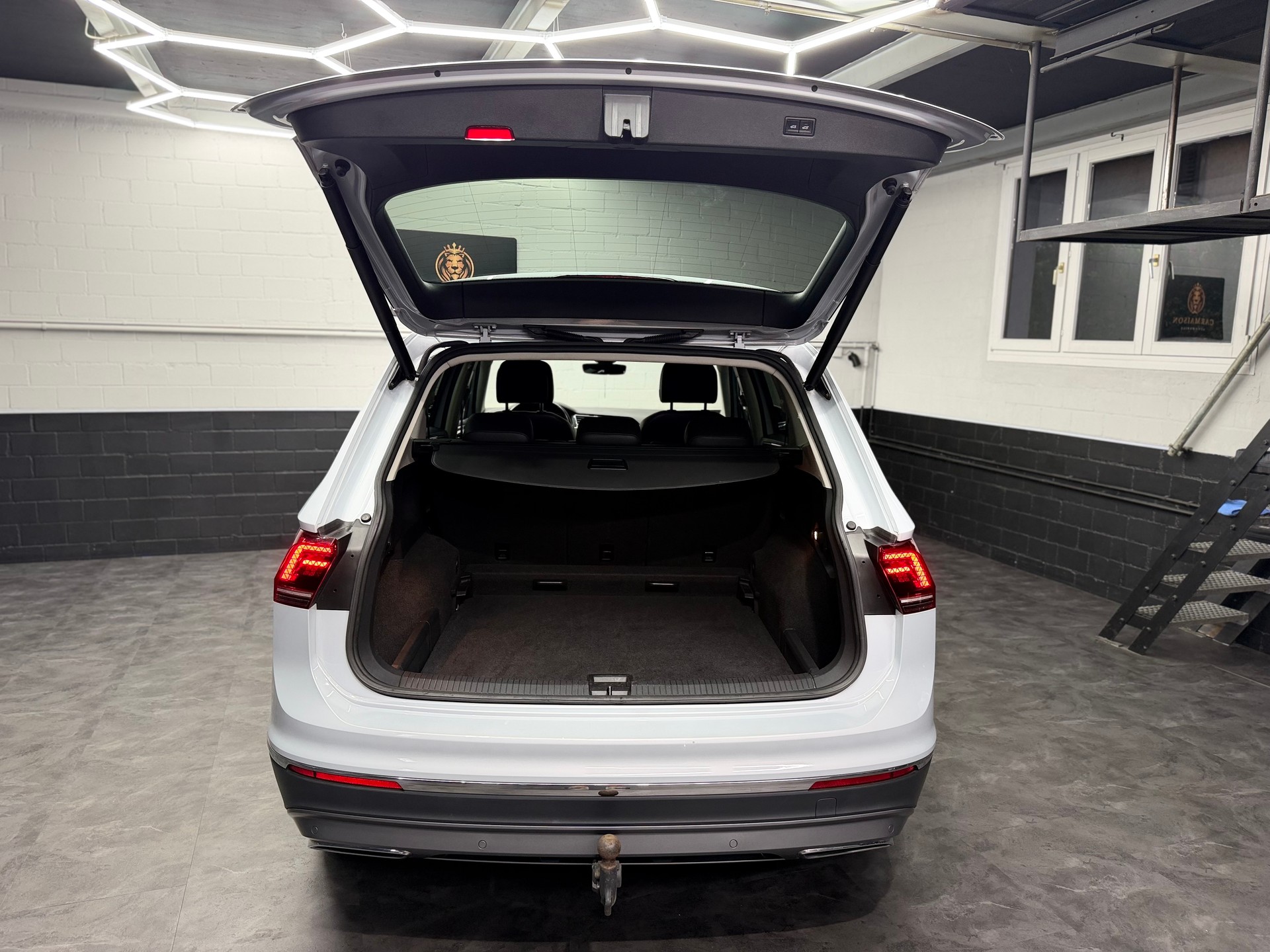 VW Tiguan Allspace 2.0 TDI SCR Highline 4Motion DSG | Head-Up | 360° Kamera | Full Assists | Anhängerkupplung 2.4T-image-21