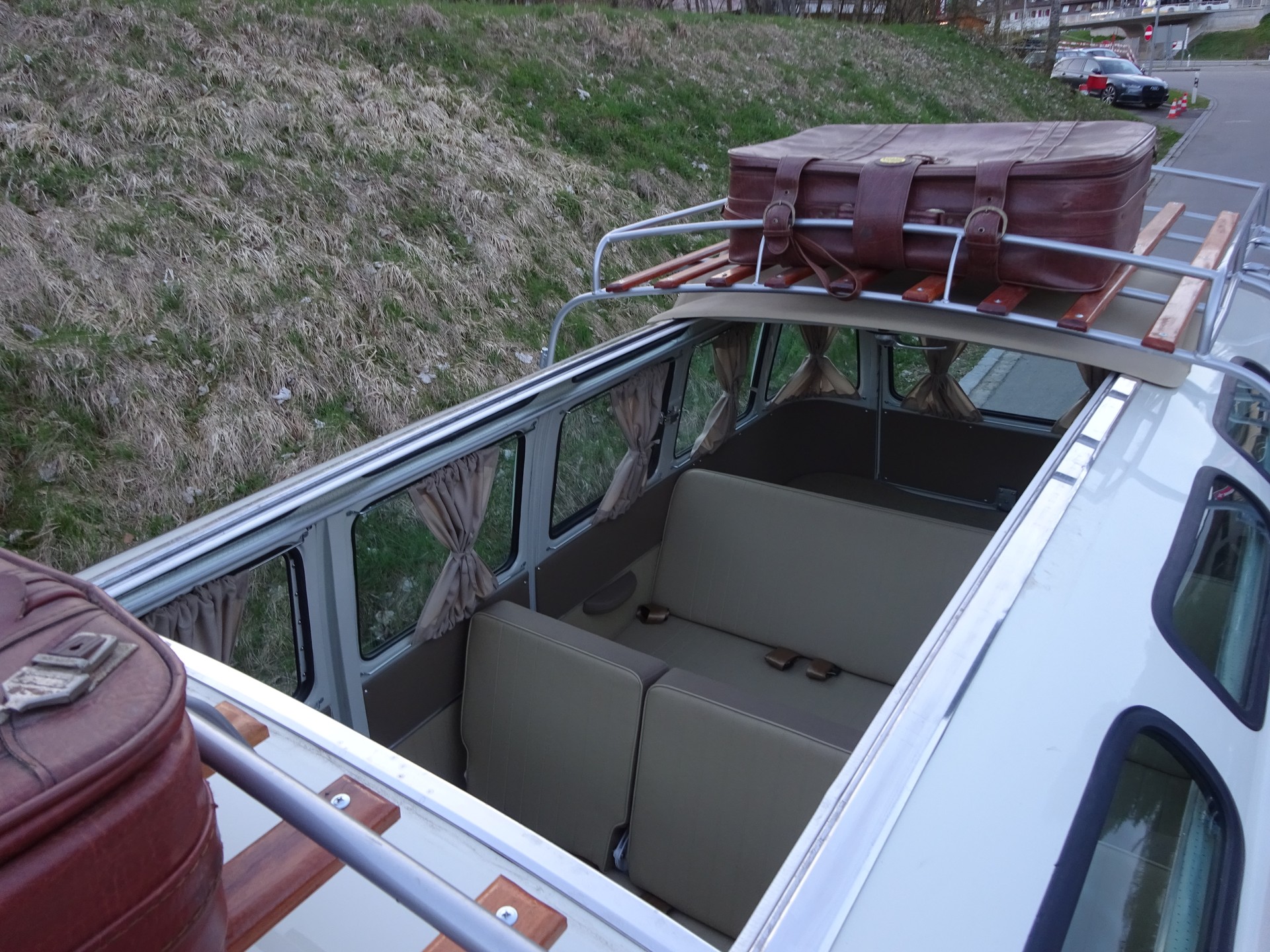 VW T1 Bulli Samba Camper-image-6