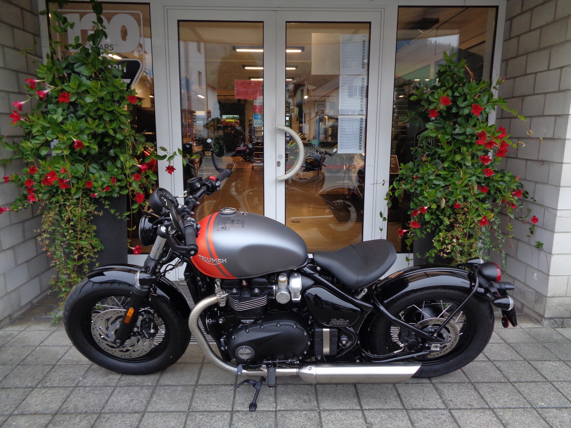 TRIUMPH Bonneville 1200 Bobber-image-5