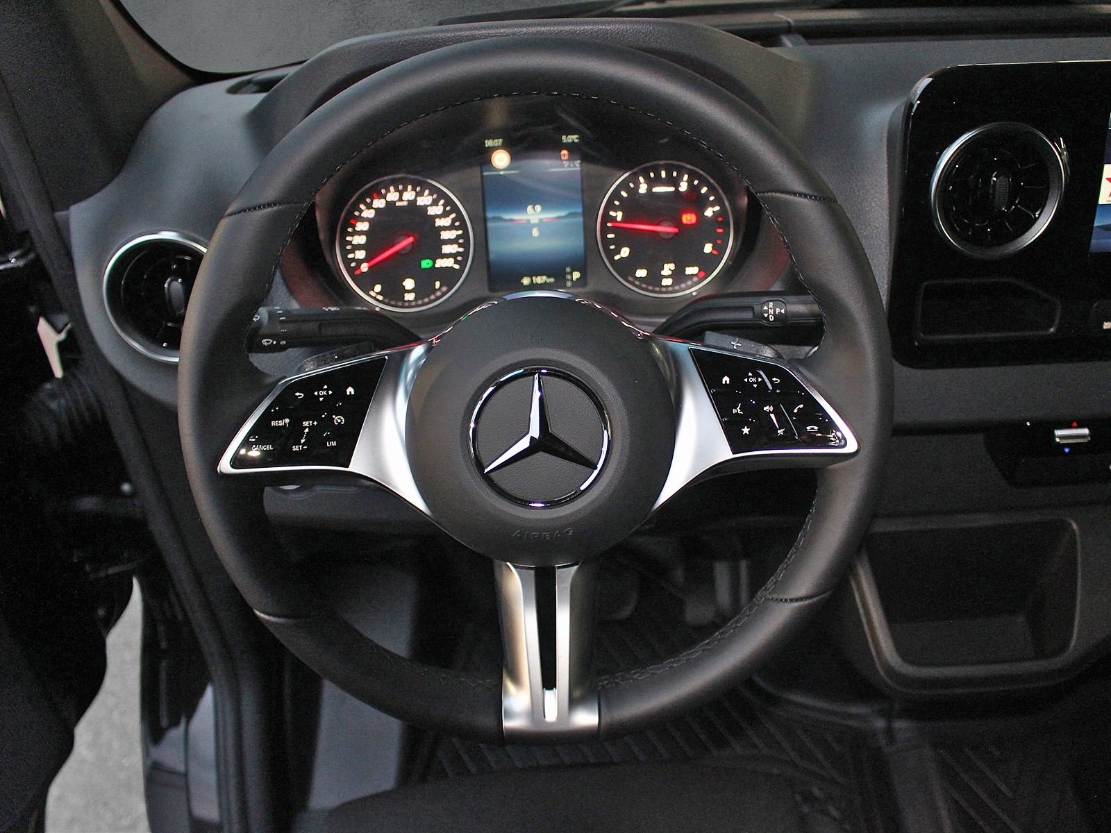 MERCEDES-BENZ Sprinter 319 CDI Pro CH 3665 S-image-9