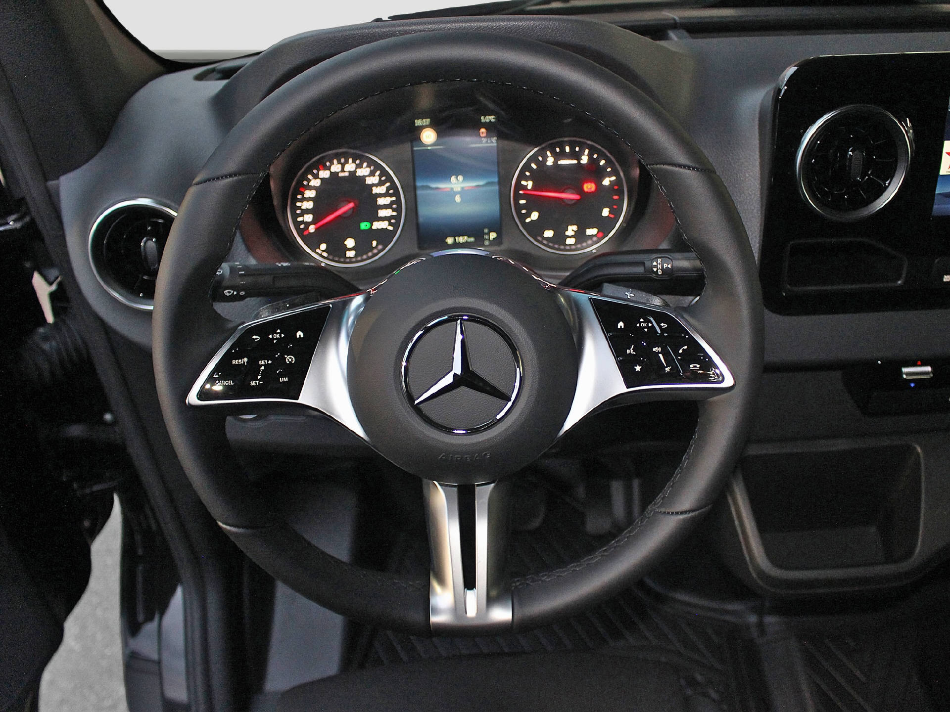 MERCEDES-BENZ Sprinter 319 CDI Pro CH 3665 S-image-5