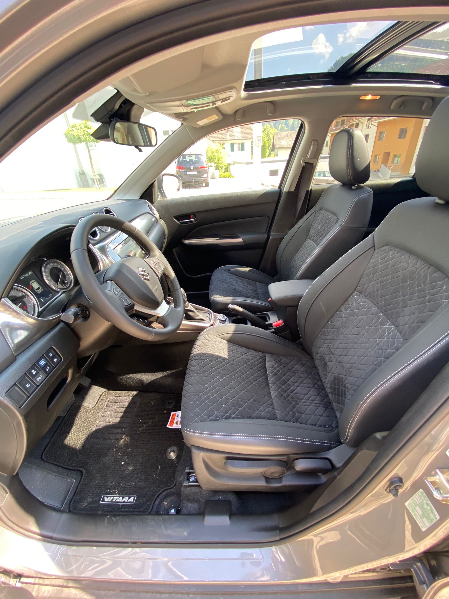 SUZUKI Vitara 1.5 Hybrid Compact Top 4x4 AGS-image-7