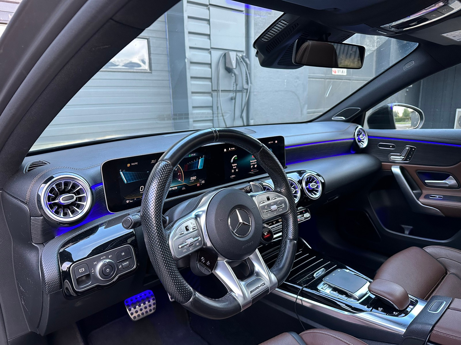 MERCEDES-BENZ A 35 AMG 4Matic Speedshift-image-1