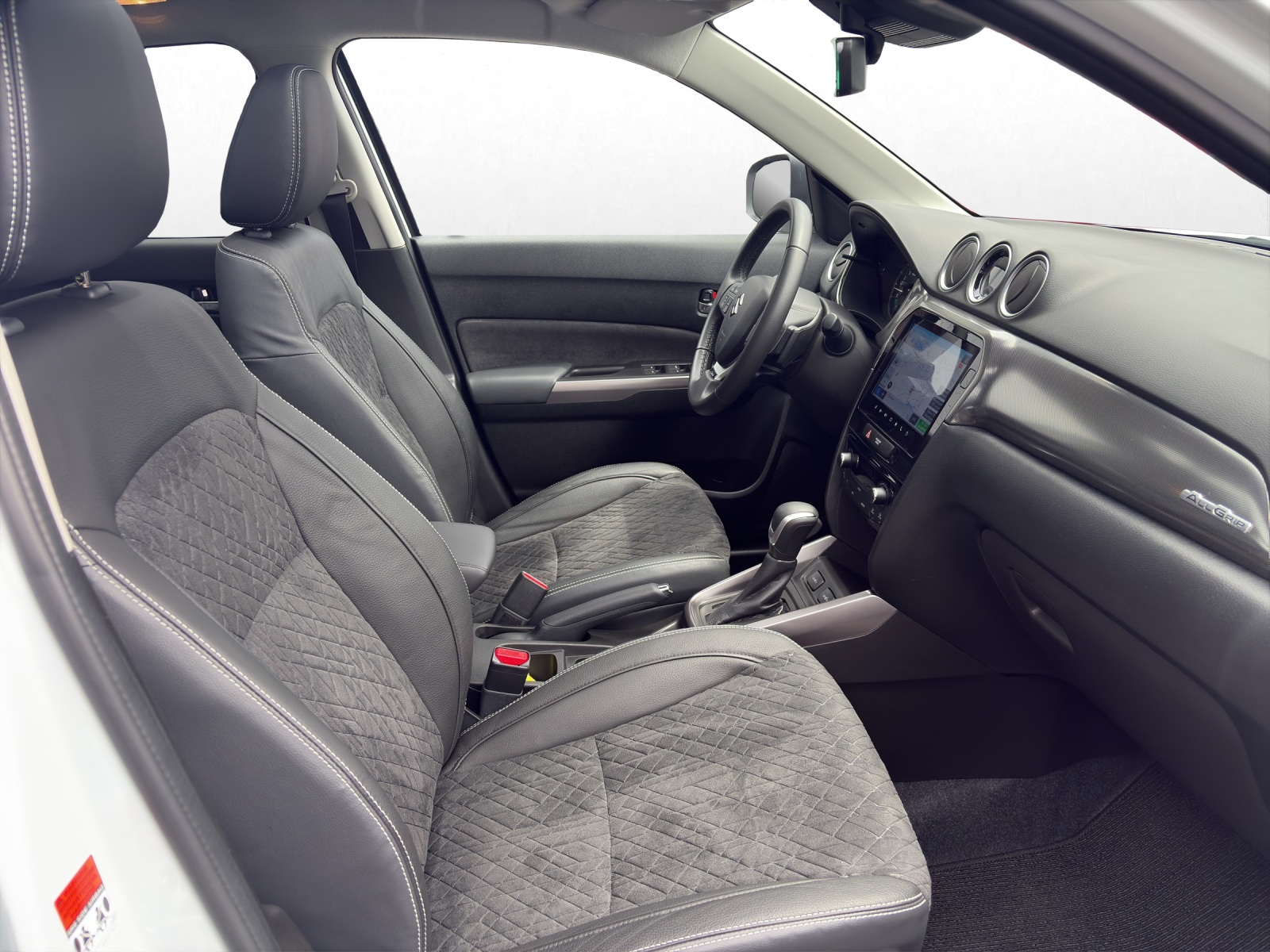 SUZUKI Vitara 1.5 Compact Top Hybrid 4x4-image-14