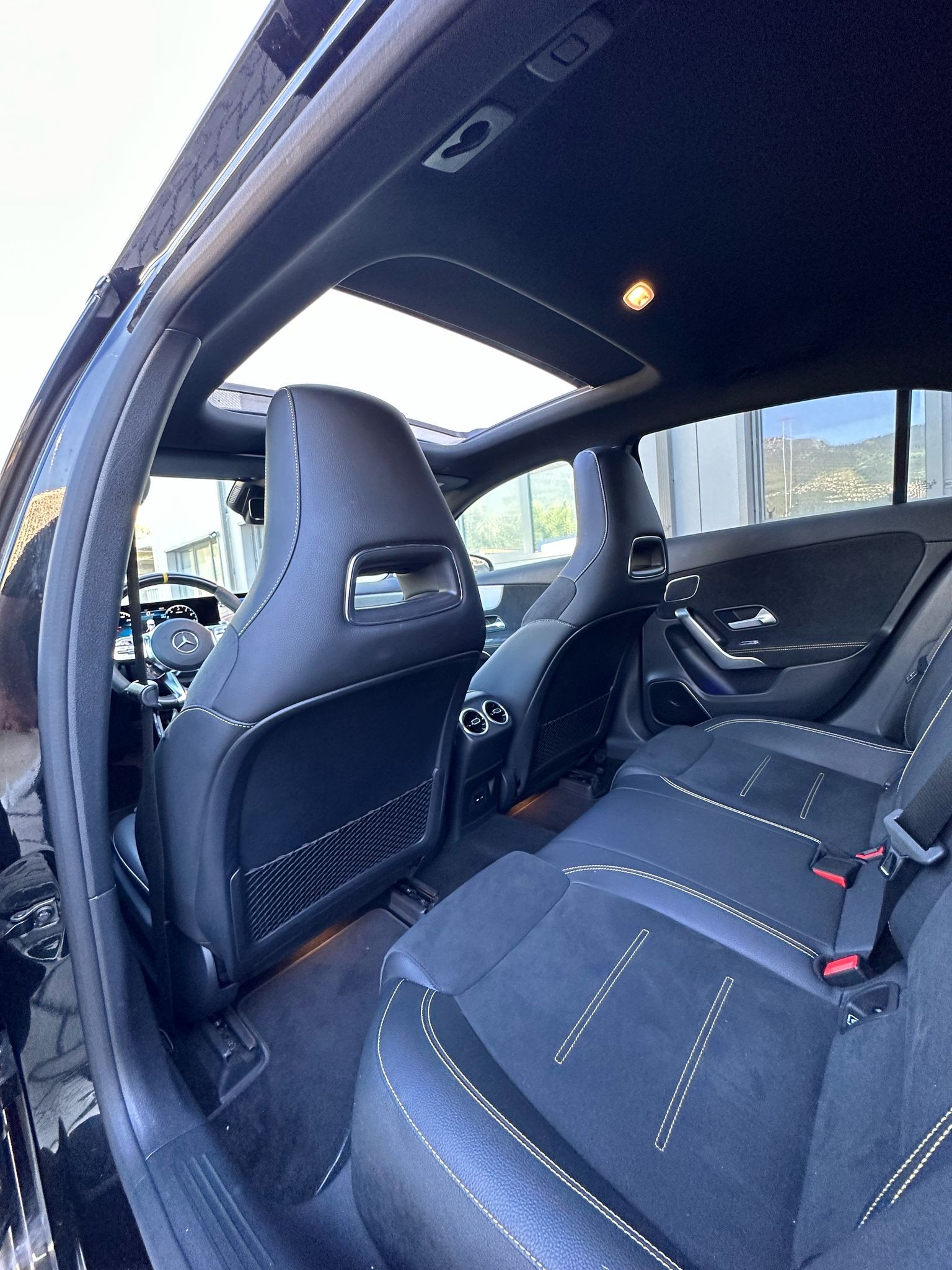 MERCEDES-BENZ A 45 S AMG 4Matic+ Speedshift-image-10