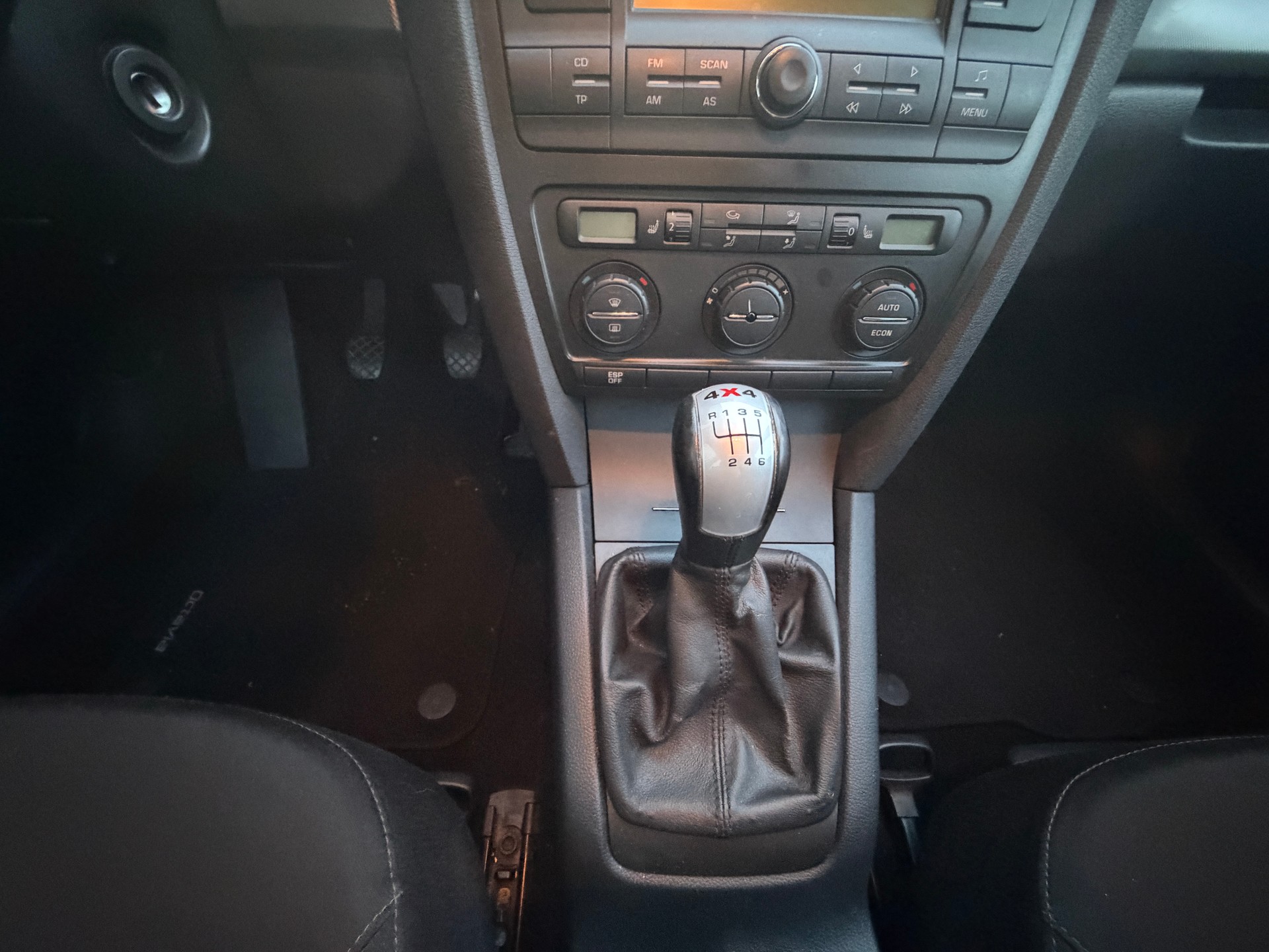 SKODA Octavia 2.0 TDI Adventure 4x4-image-6